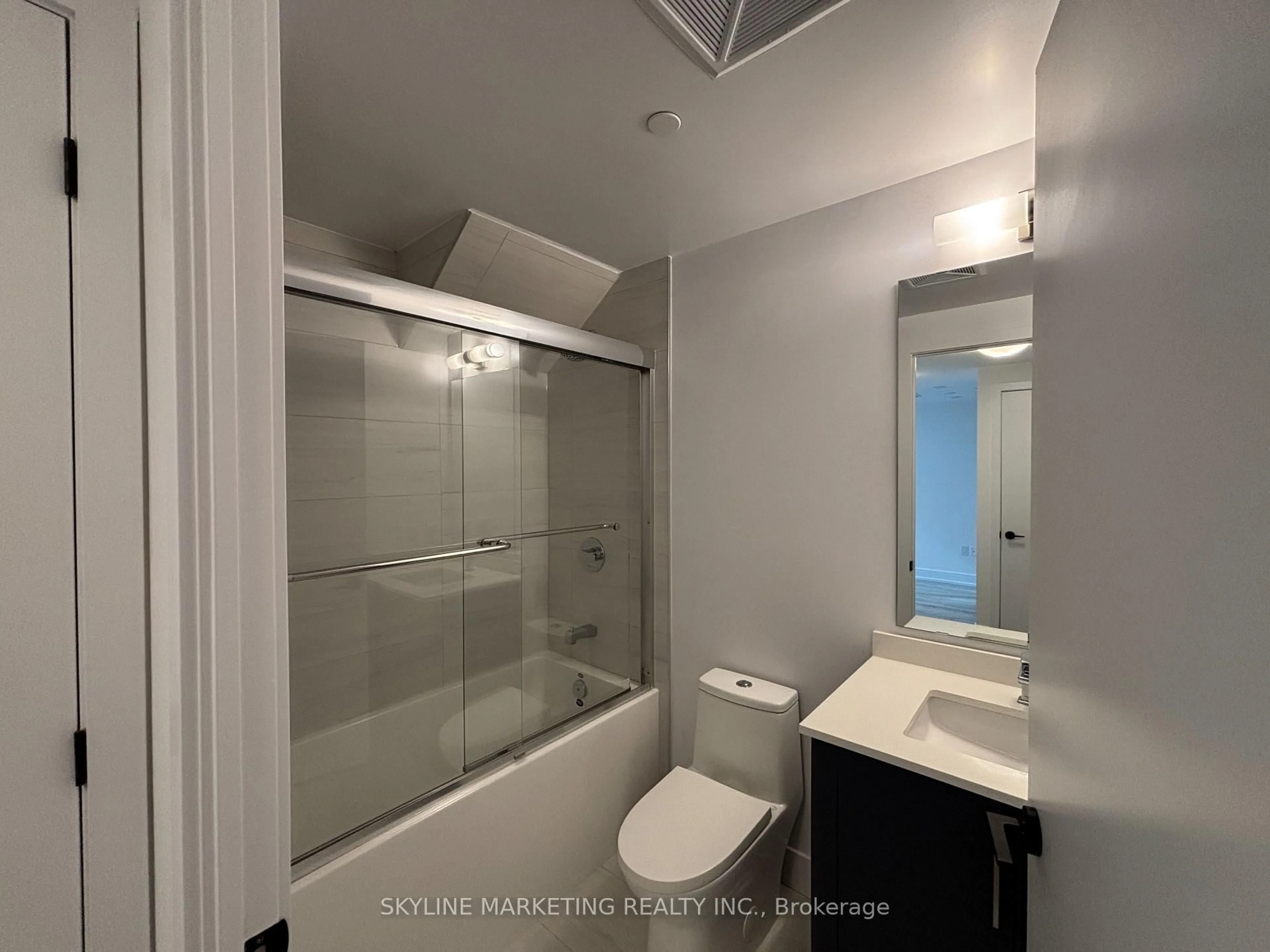 Standard bathroom, unknown for 2450 Old Bronte Rd #114, Oakville Ontario L6M 5P6