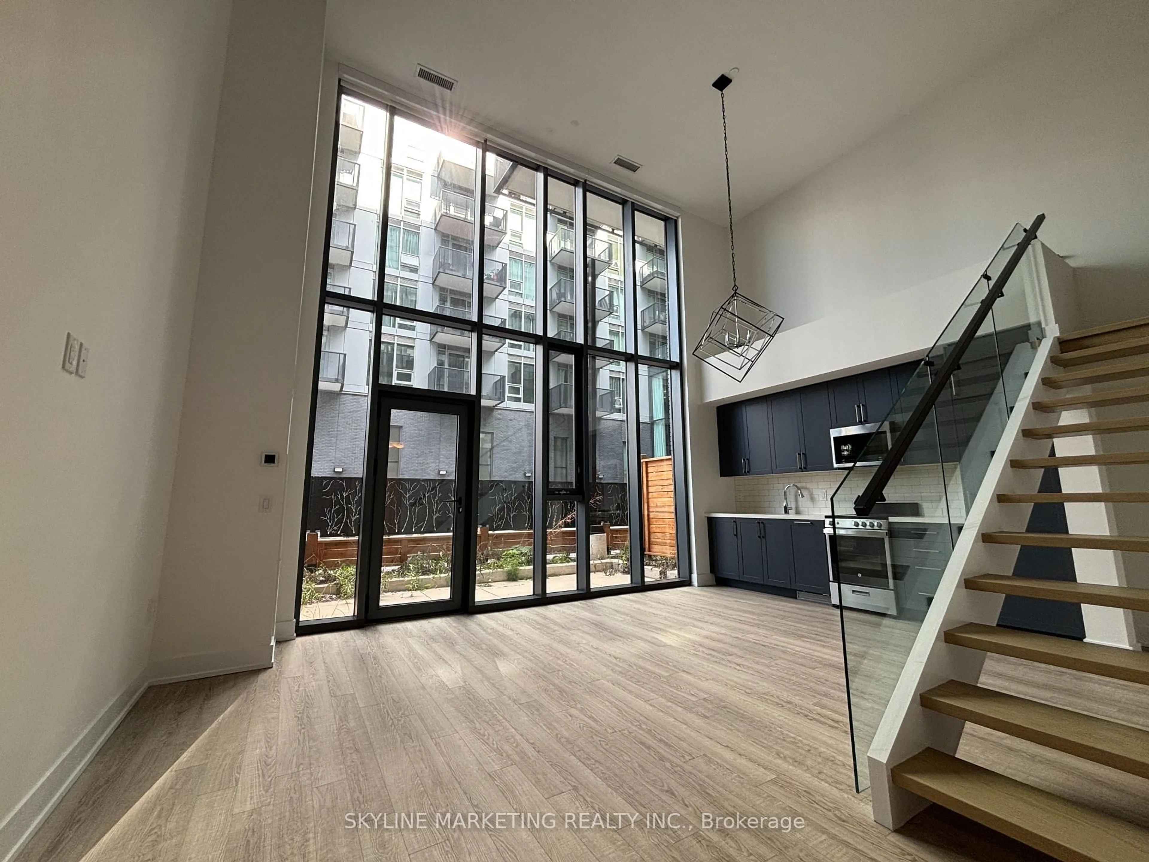 Indoor foyer for 2450 Old Bronte Rd #114, Oakville Ontario L6M 5P6