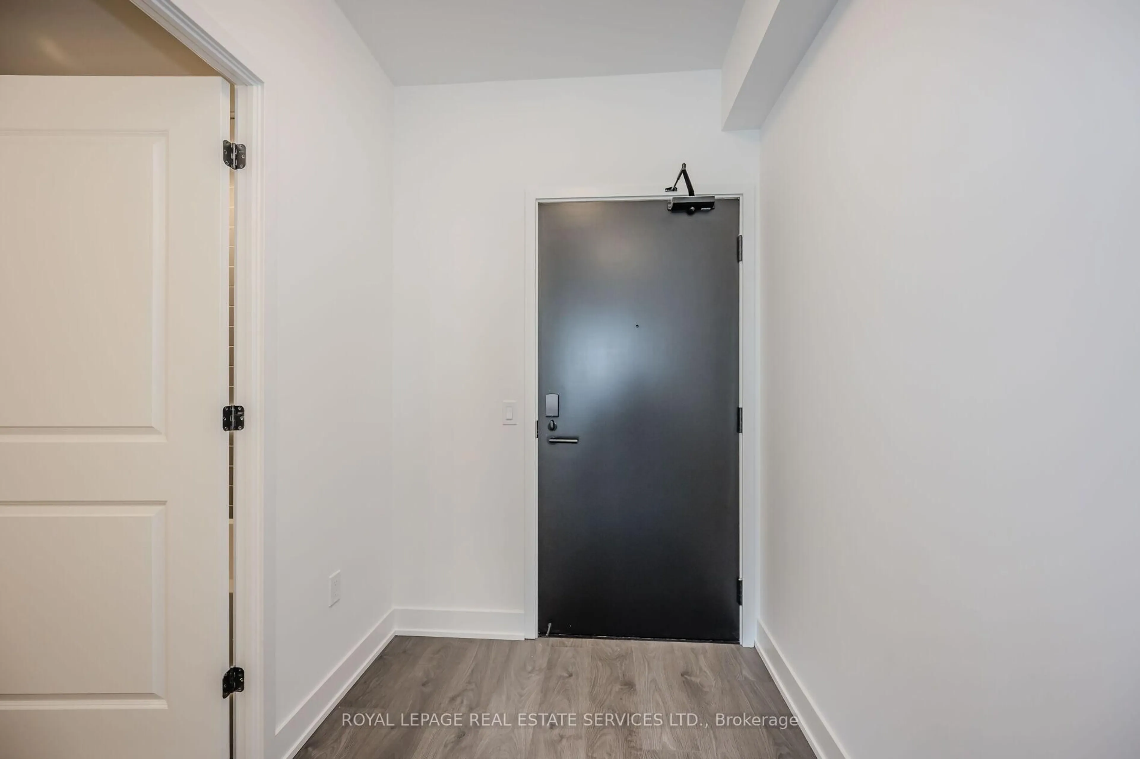 Indoor entryway for 2333 Khalsa Gate #308, Oakville Ontario L6M 0X7