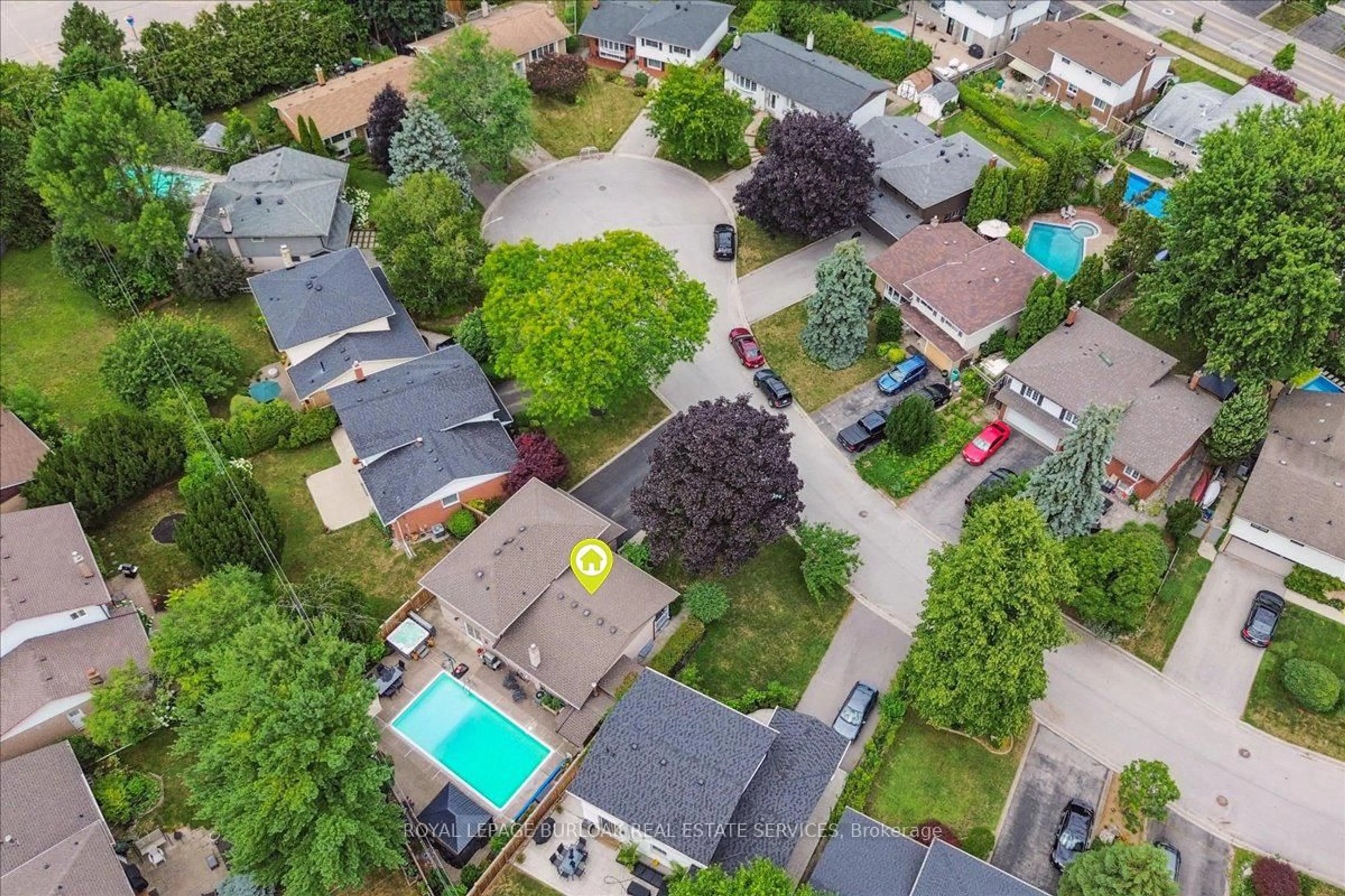 A pic from outside/outdoor area/front of a property/back of a property/a pic from drone, street for 510 Fenwick Pl, Burlington Ontario L7N 2W8