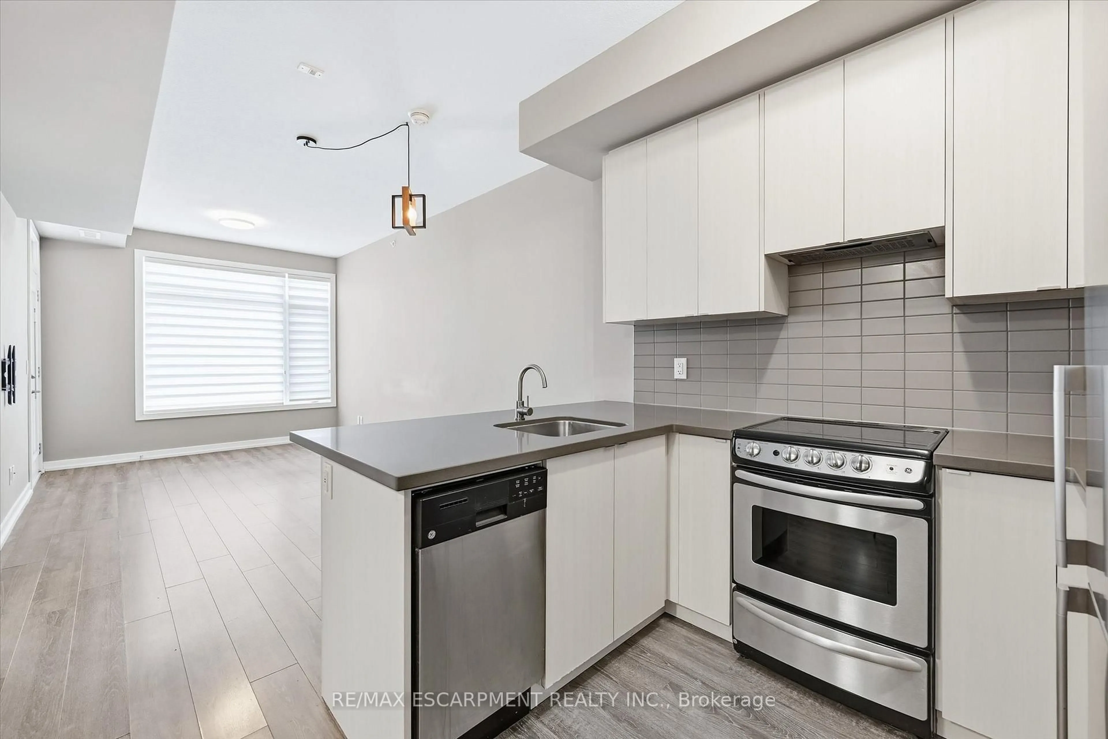 Unknown for 457 Plains Rd #320, Burlington Ontario L7T 0B8