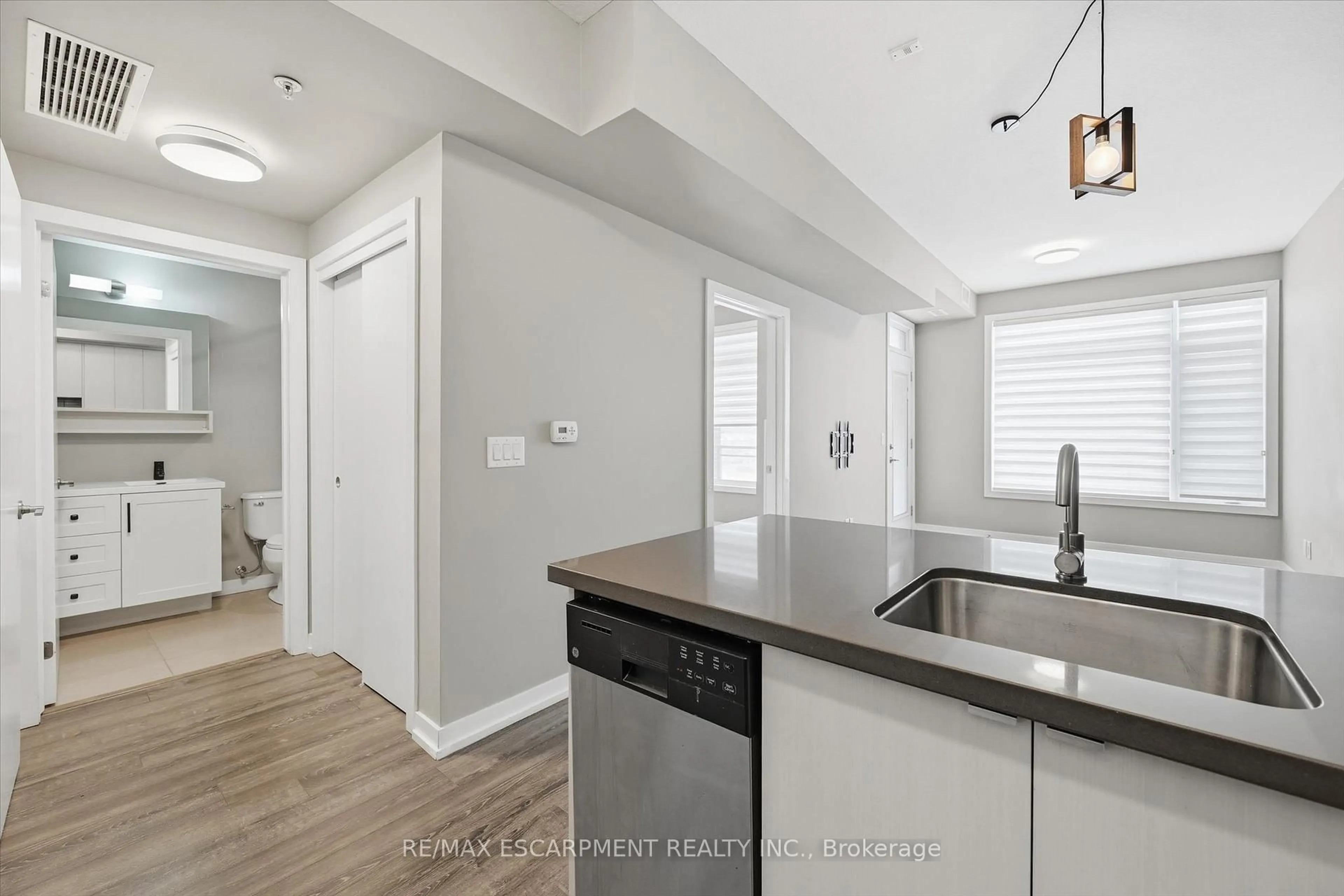 Open concept kitchen, unknown for 457 Plains Rd #320, Burlington Ontario L7T 0B8