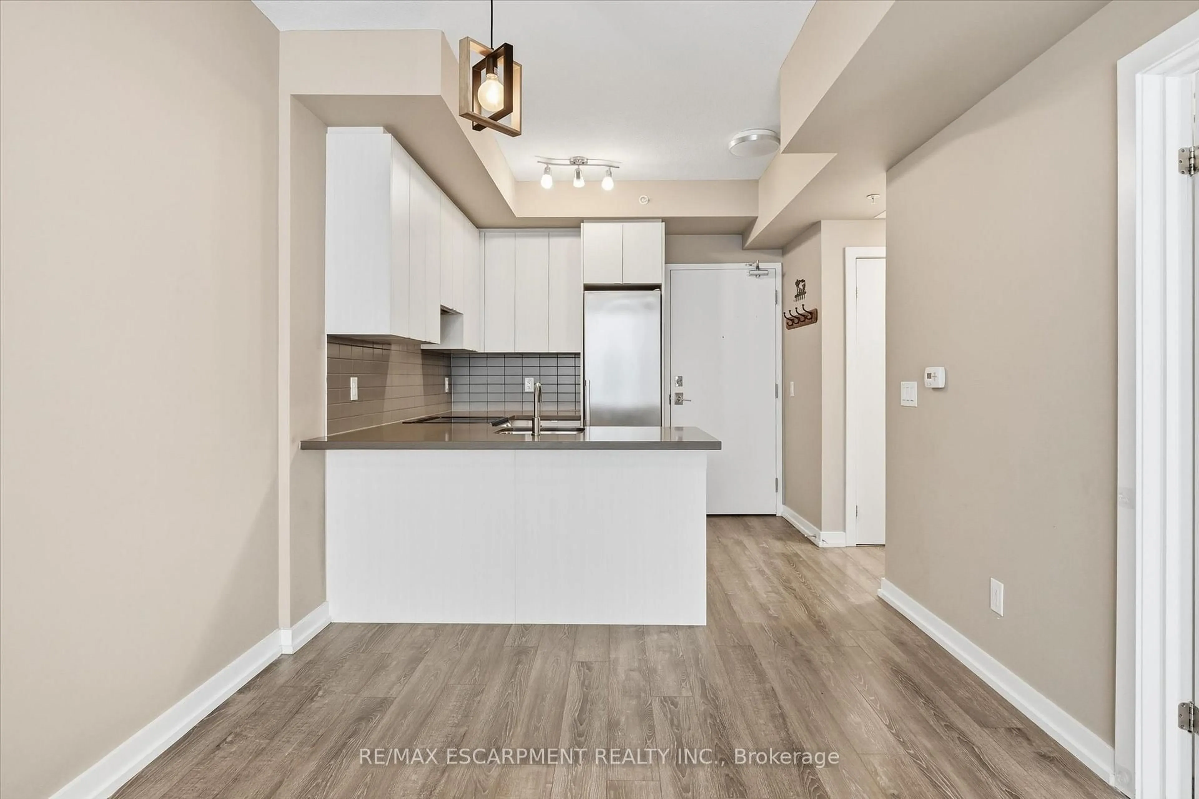 Open concept kitchen, wood/laminate floor for 457 Plains Rd #320, Burlington Ontario L7T 0B8