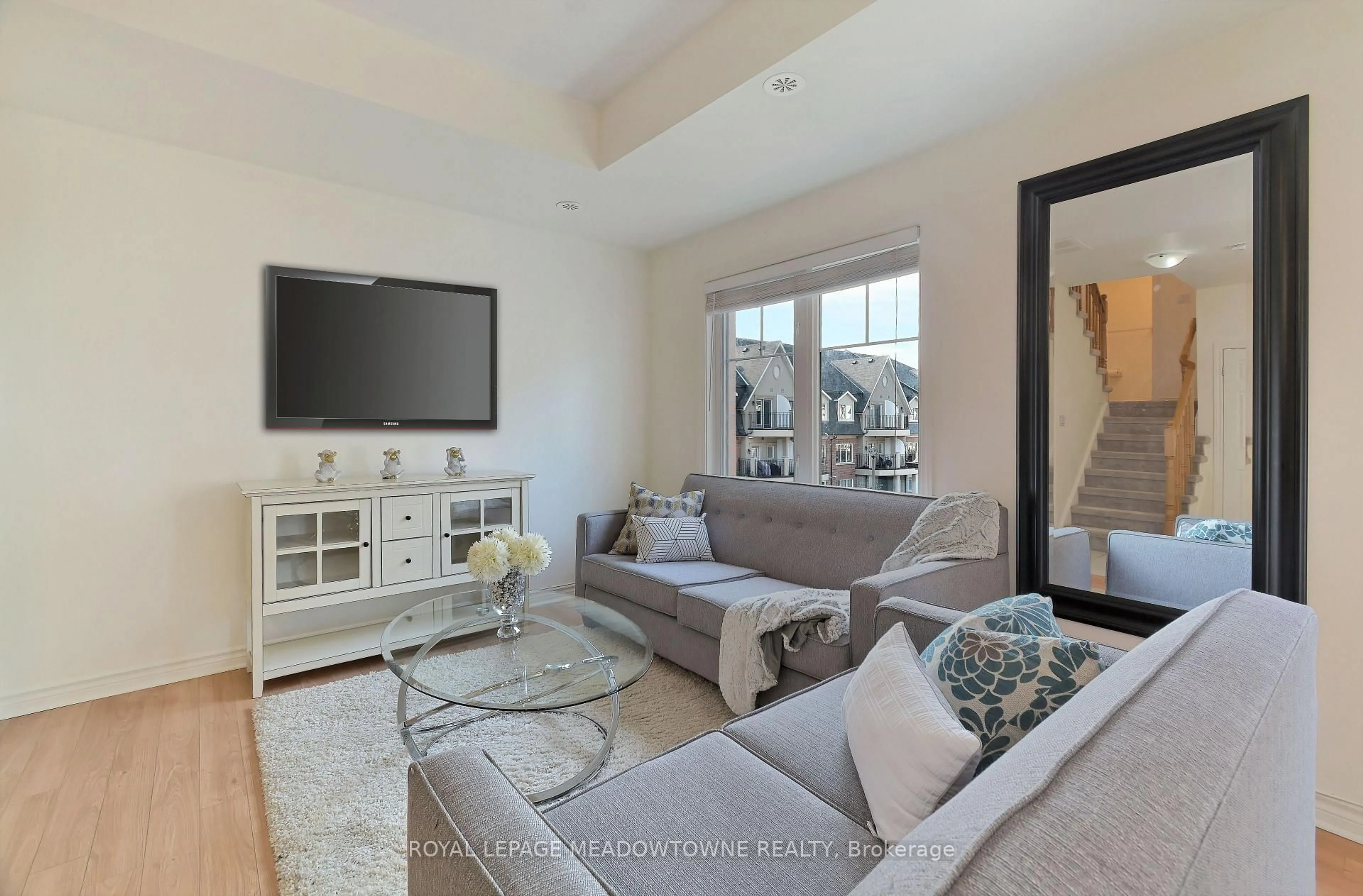 Living room with furniture, unknown for 2420 Baronwood Dr #1704, Oakville Ontario L6M 0J7