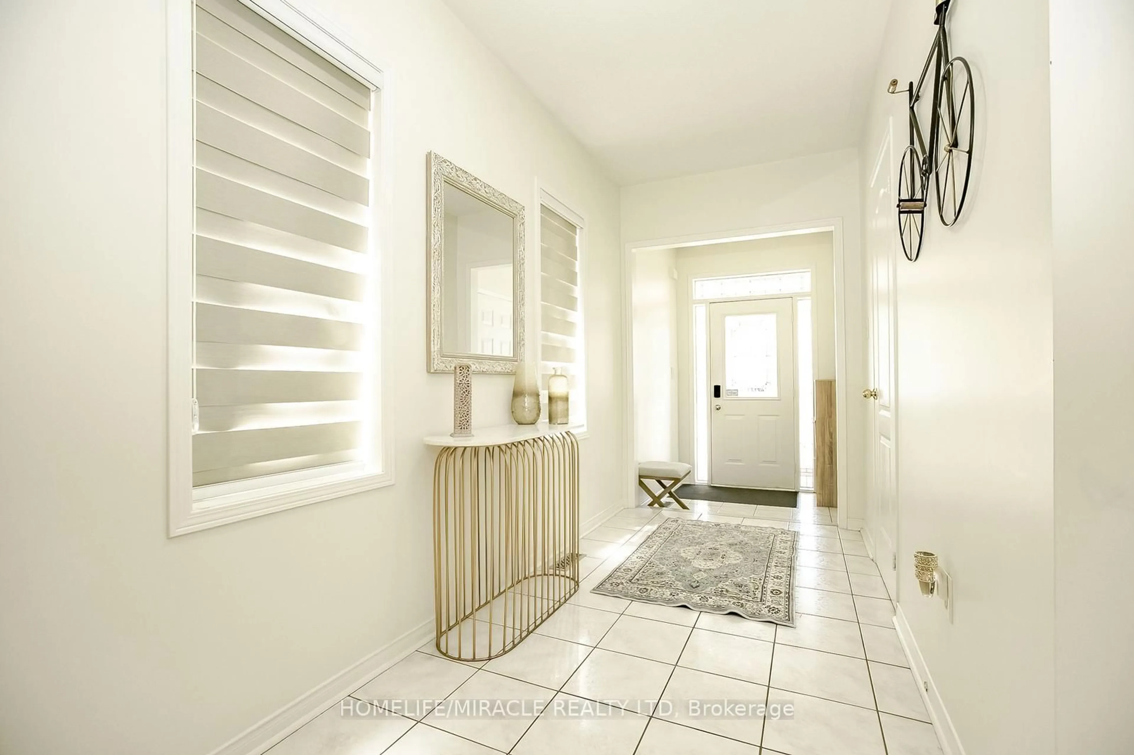 Indoor entryway for 20 Culture Cres, Brampton Ontario L6X 4V4