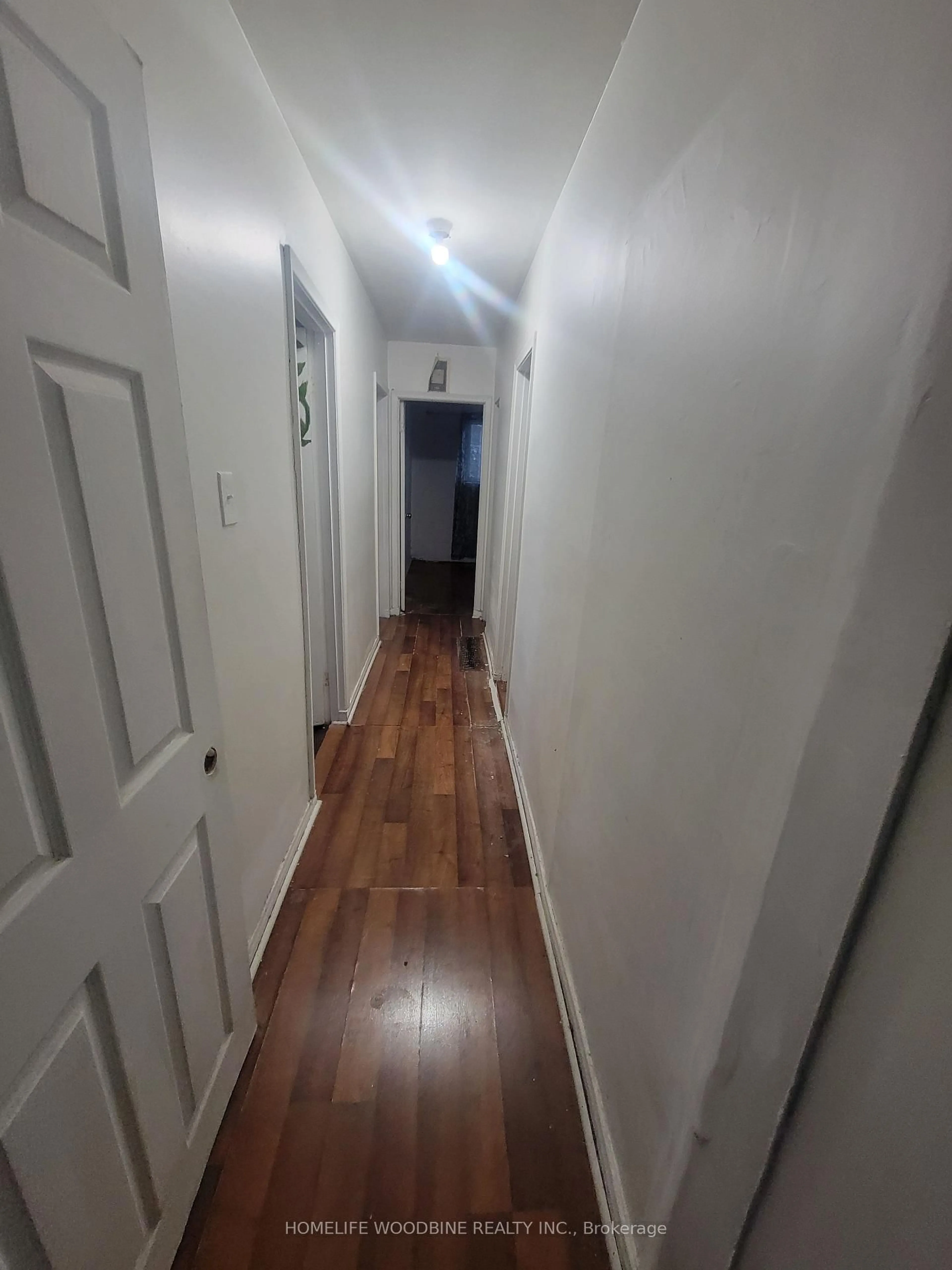 A pic of a room for 7335 Darcel Ave, Mississauga Ontario L4T 2X4