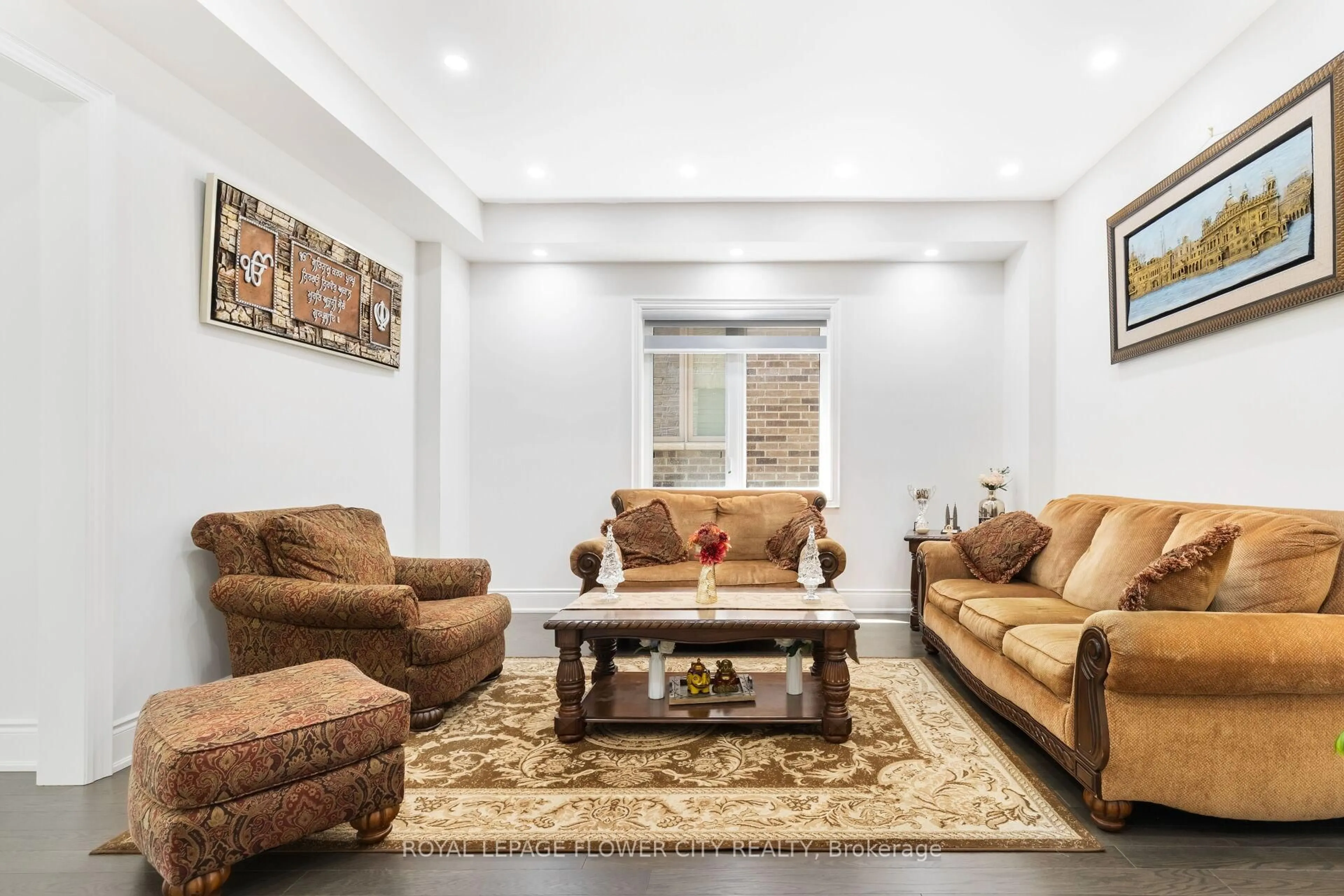 Living room with furniture, carpet floor for 48 James Walker Ave, Caledon Ontario L7C 4M8