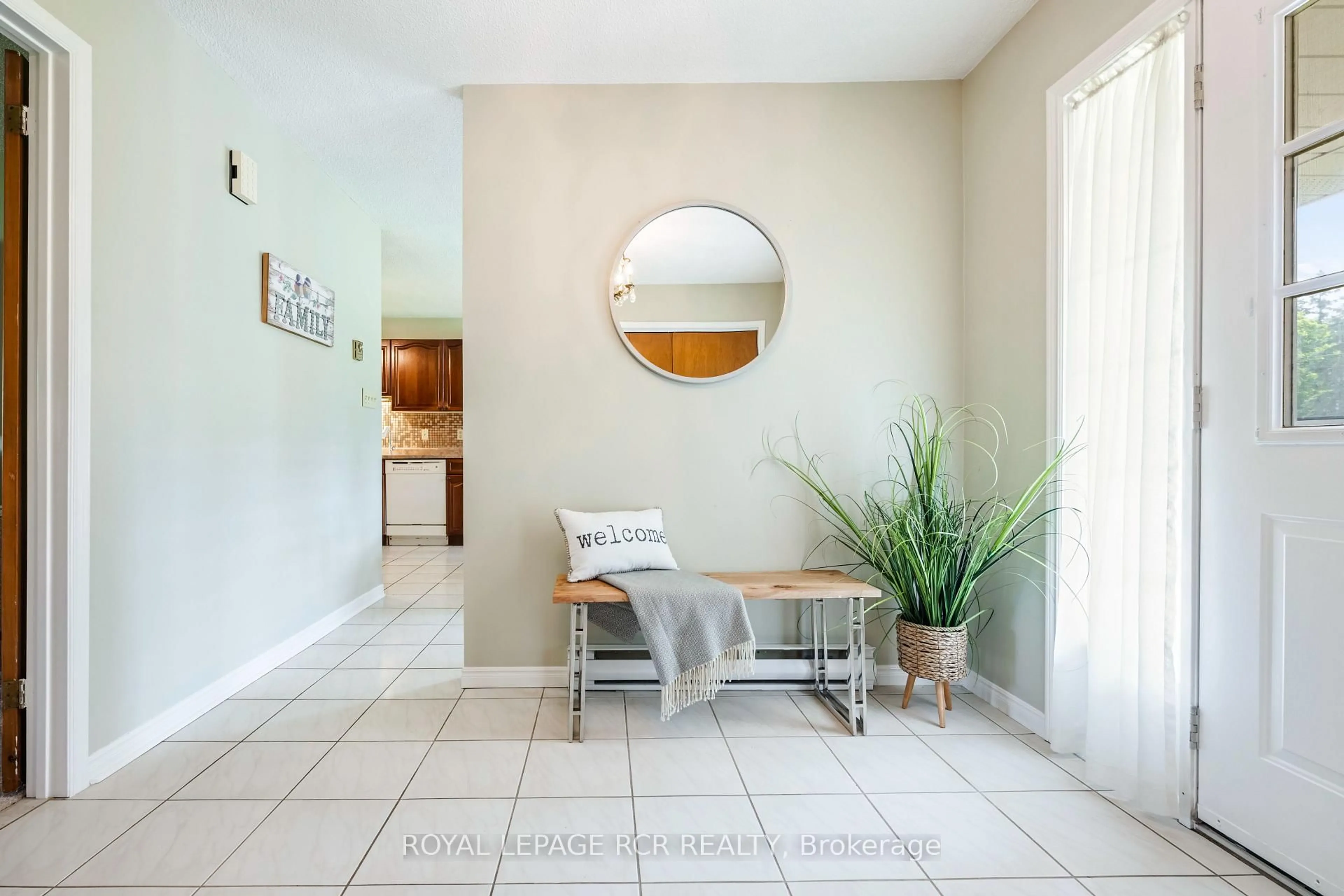 Indoor entryway for 2534 Highpoint Sdrd, Caledon Ontario L7K 0J1