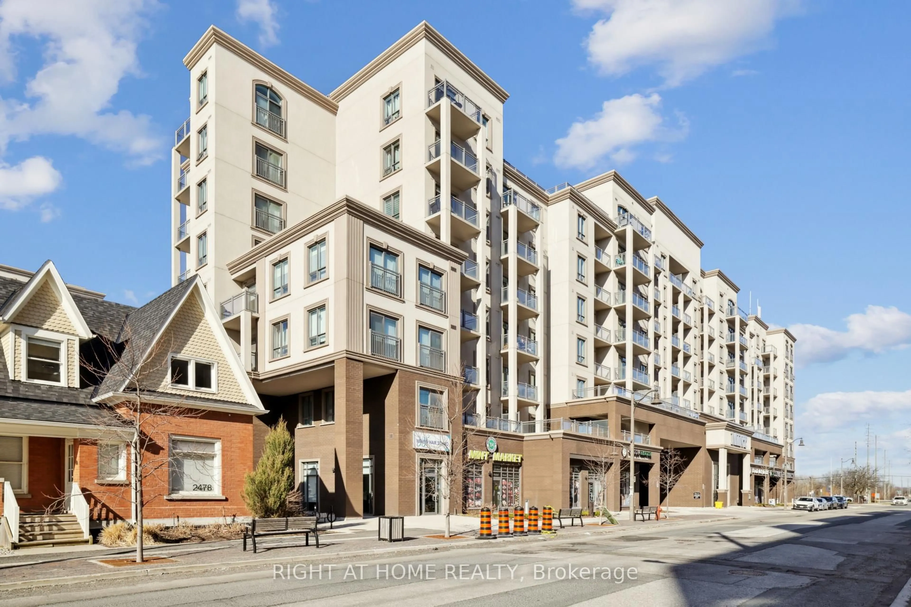 Patio, street for 2486 Old Bronte Rd #815, Oakville Ontario L6M 4J2