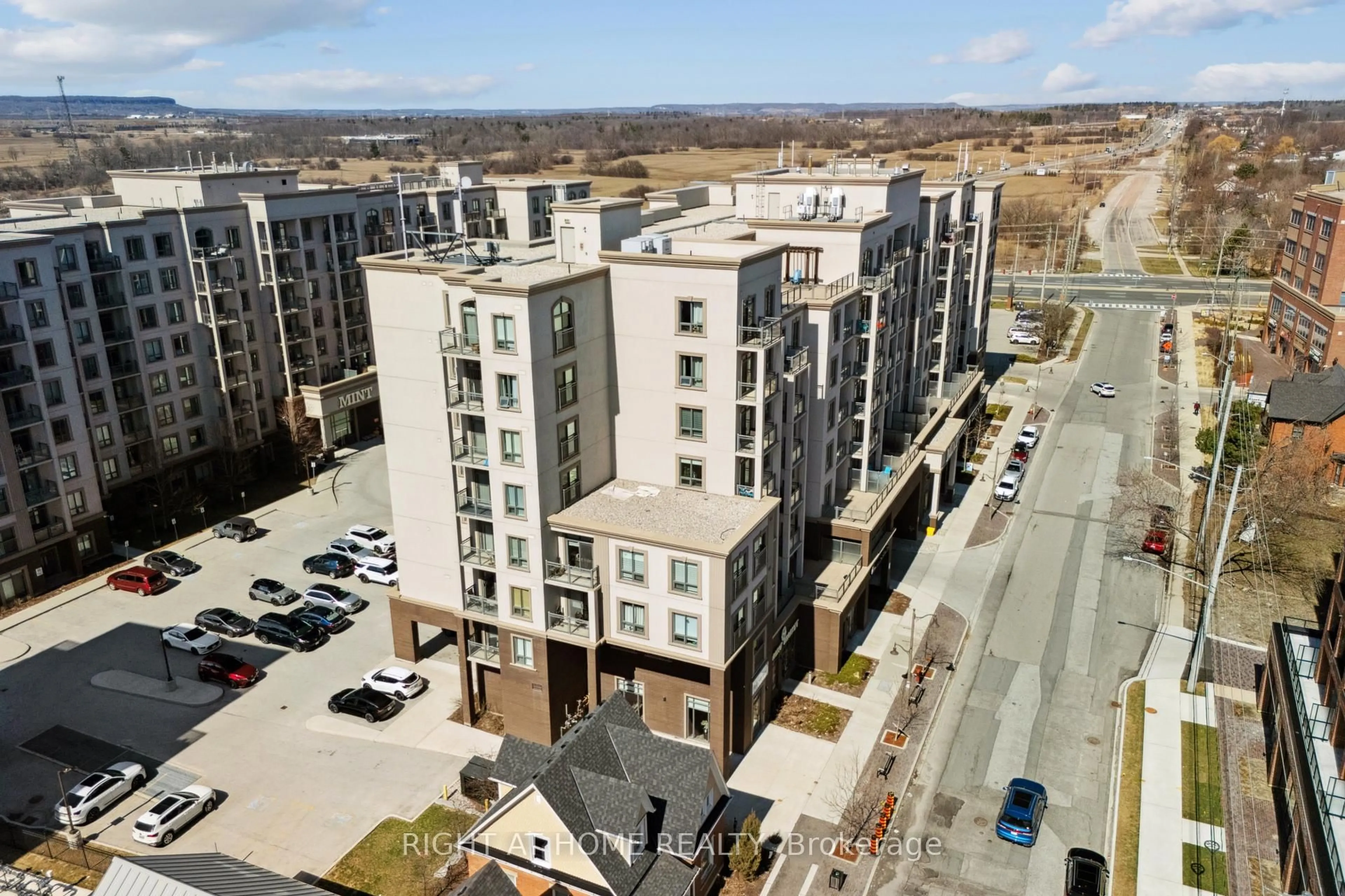 A pic from outside/outdoor area/front of a property/back of a property/a pic from drone, city buildings view from balcony for 2486 Old Bronte Rd #815, Oakville Ontario L6M 4J2