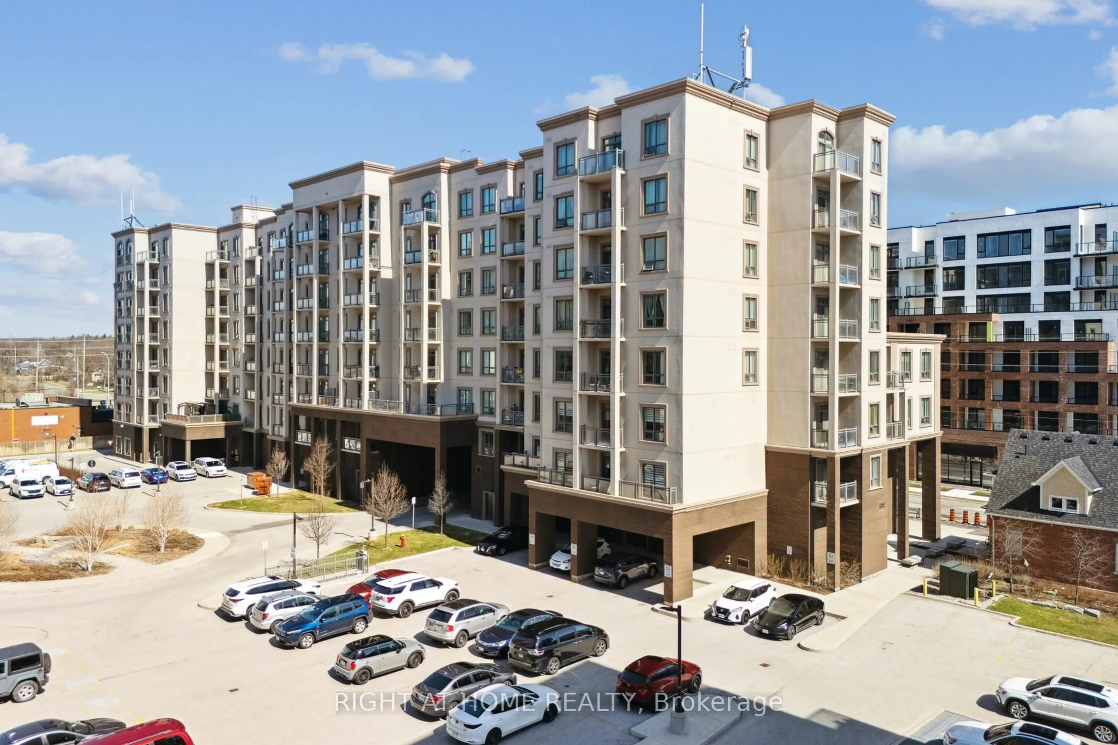 A pic from outside/outdoor area/front of a property/back of a property/a pic from drone, building for 2486 Old Bronte Rd #815, Oakville Ontario L6M 4J2