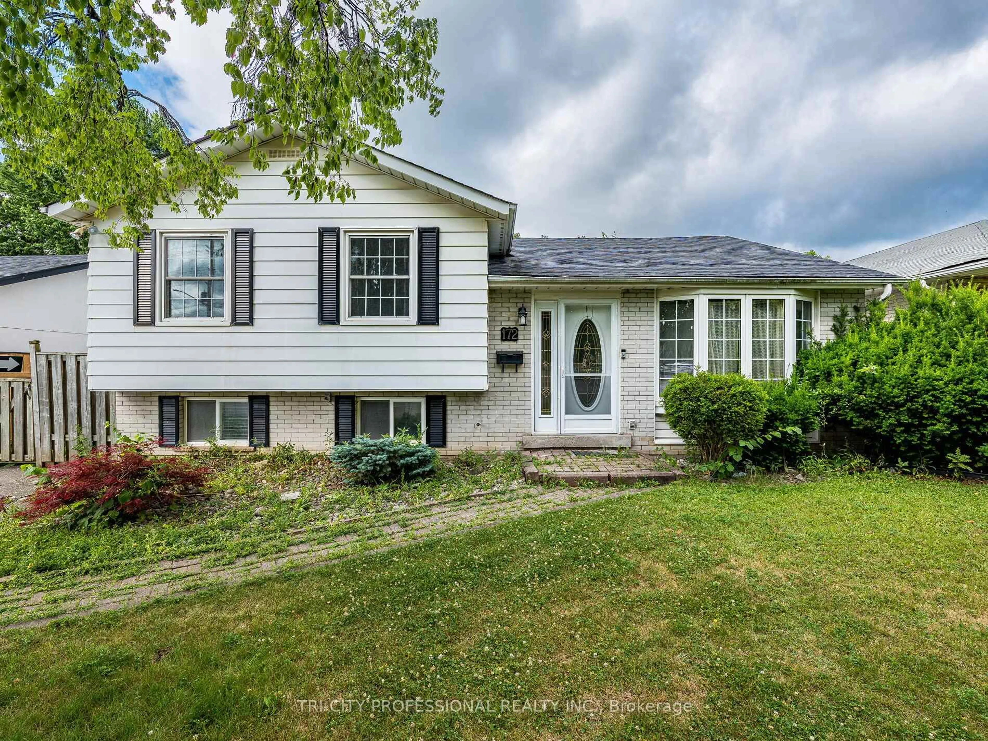 Home with vinyl exterior material, street for 172 Mountainview Rd, Halton Hills Ontario L7G 4K7