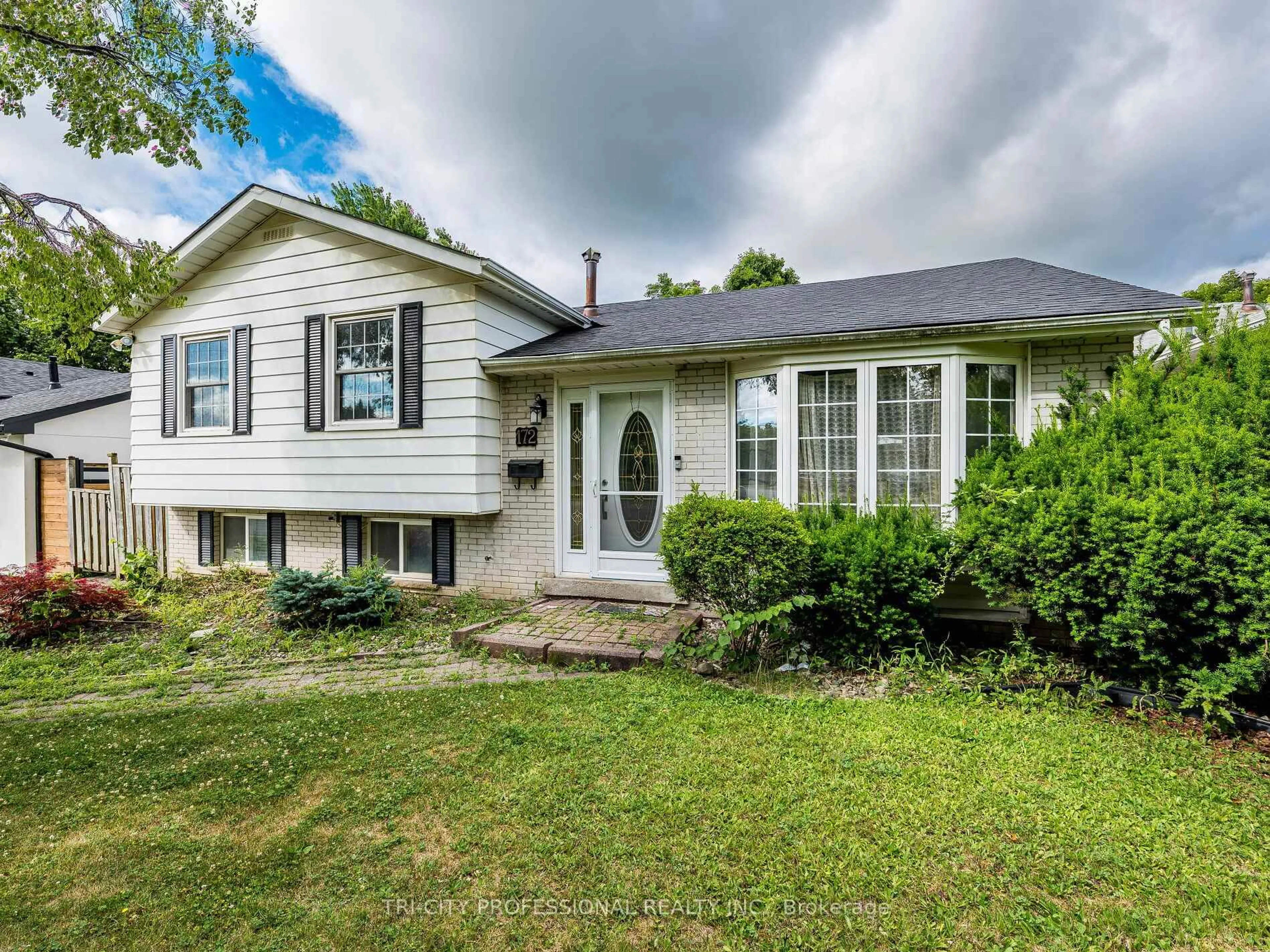 Home with vinyl exterior material, street for 172 Mountainview Rd, Halton Hills Ontario L7G 4K7