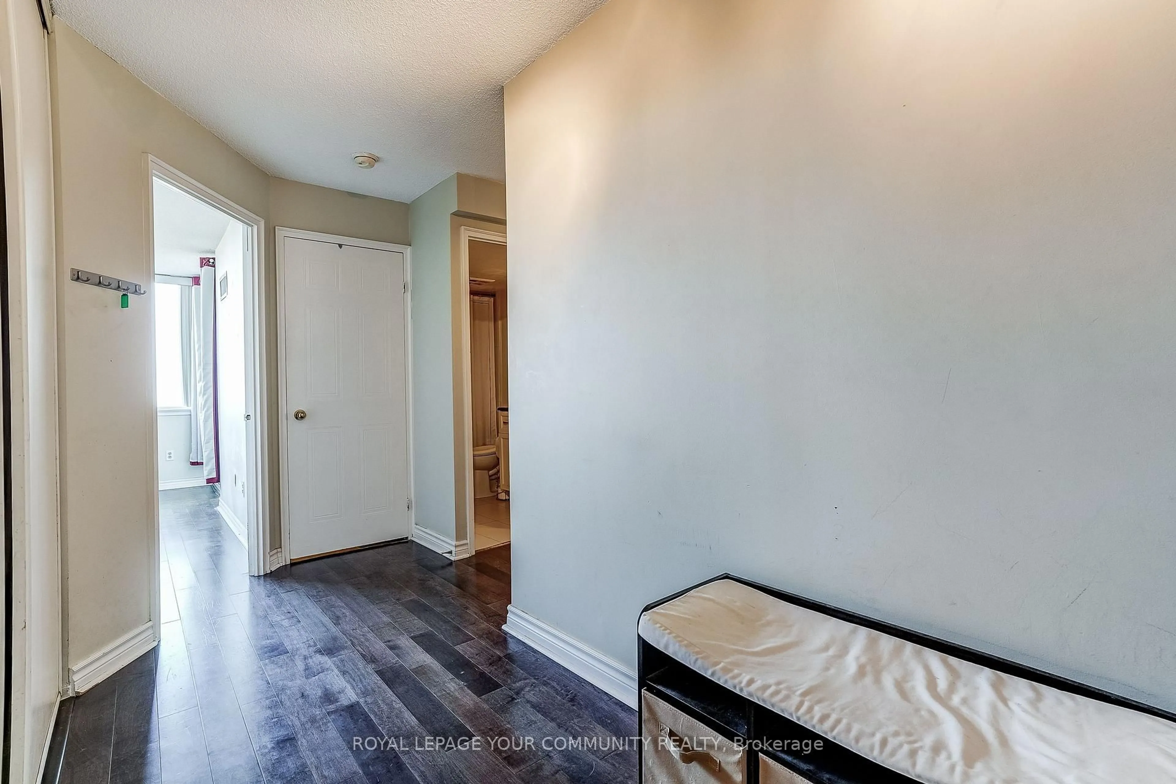 Indoor entryway for 350 Webb Dr #1208, Mississauga Ontario L5B 3W4
