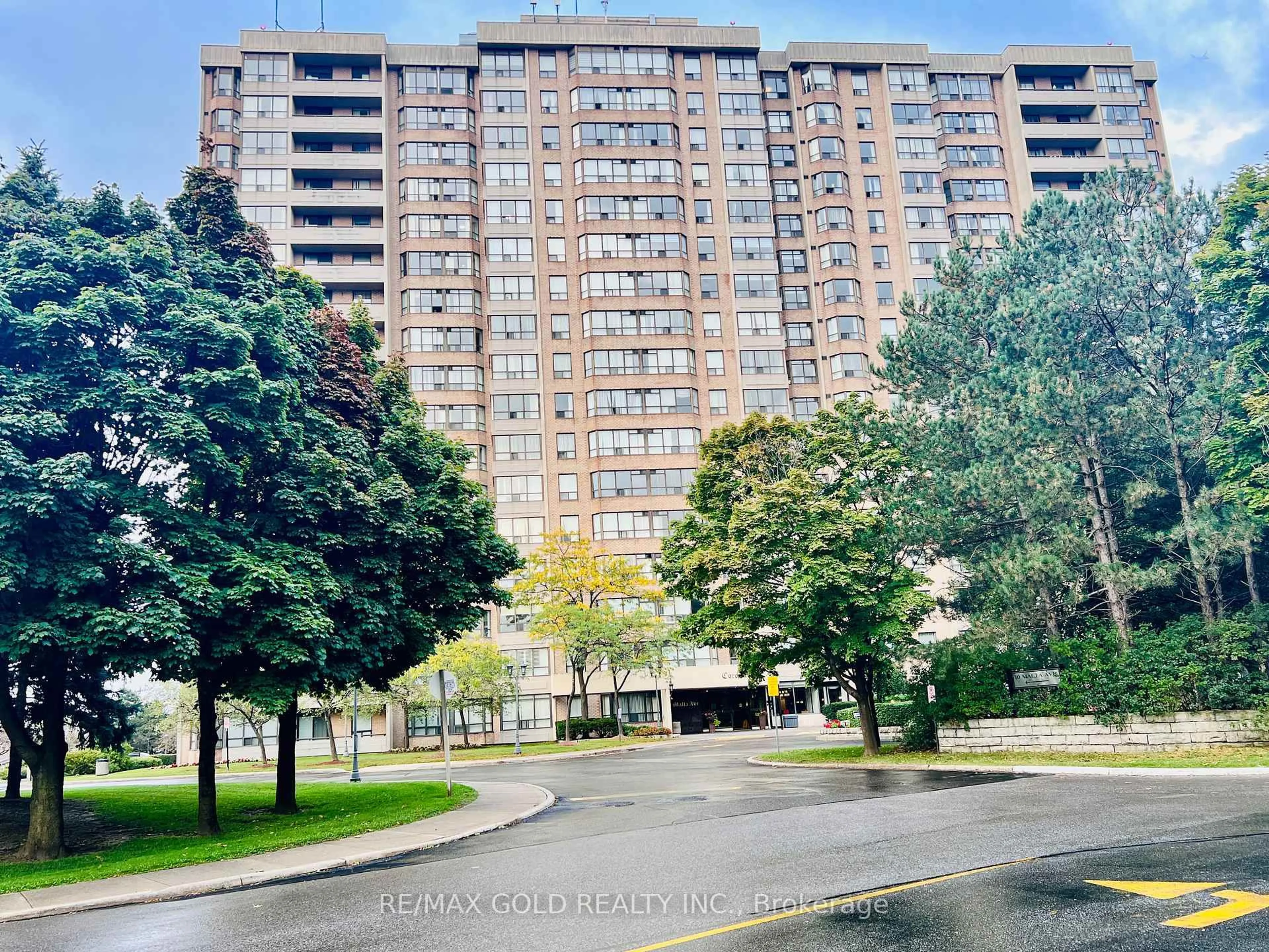 Blurry image for 10 Malta Ave #1504, Brampton Ontario L6Y 4G6
