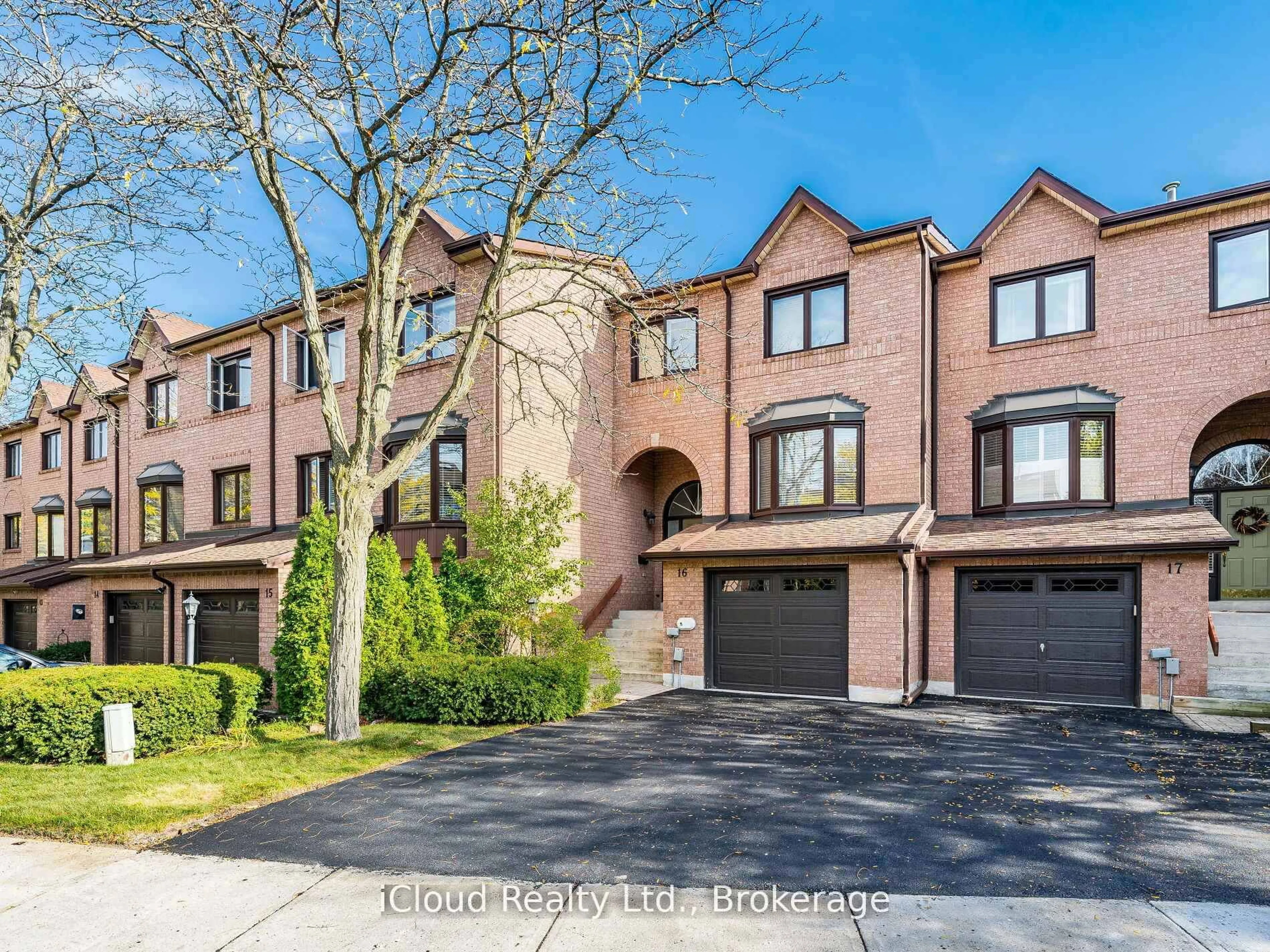 Home with brick exterior material, street for 1100 Queens Ave #16, Oakville Ontario L6H 2B5