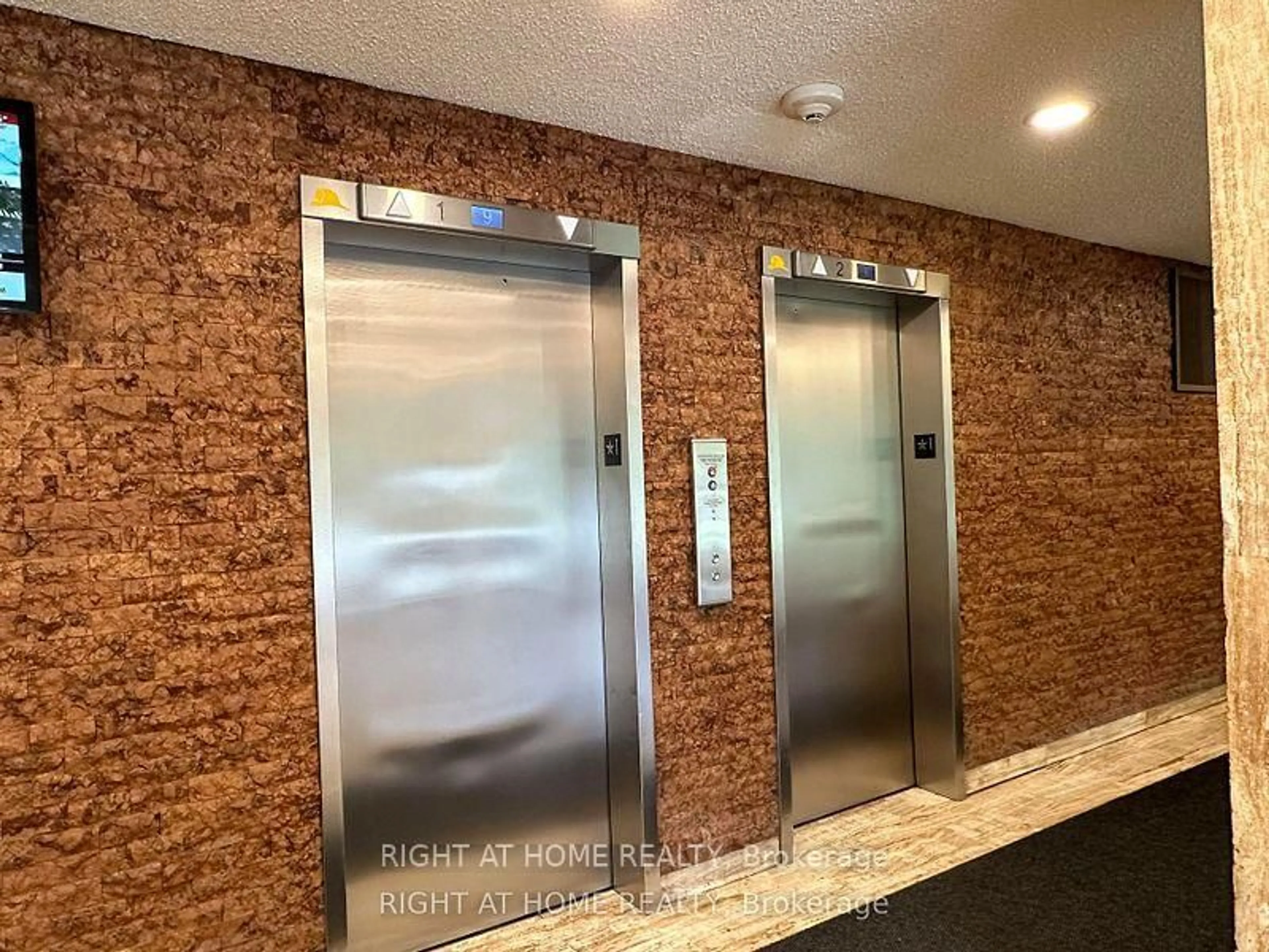 Indoor foyer for 335 Driftwood Ave #211, Toronto Ontario M3N 2P3