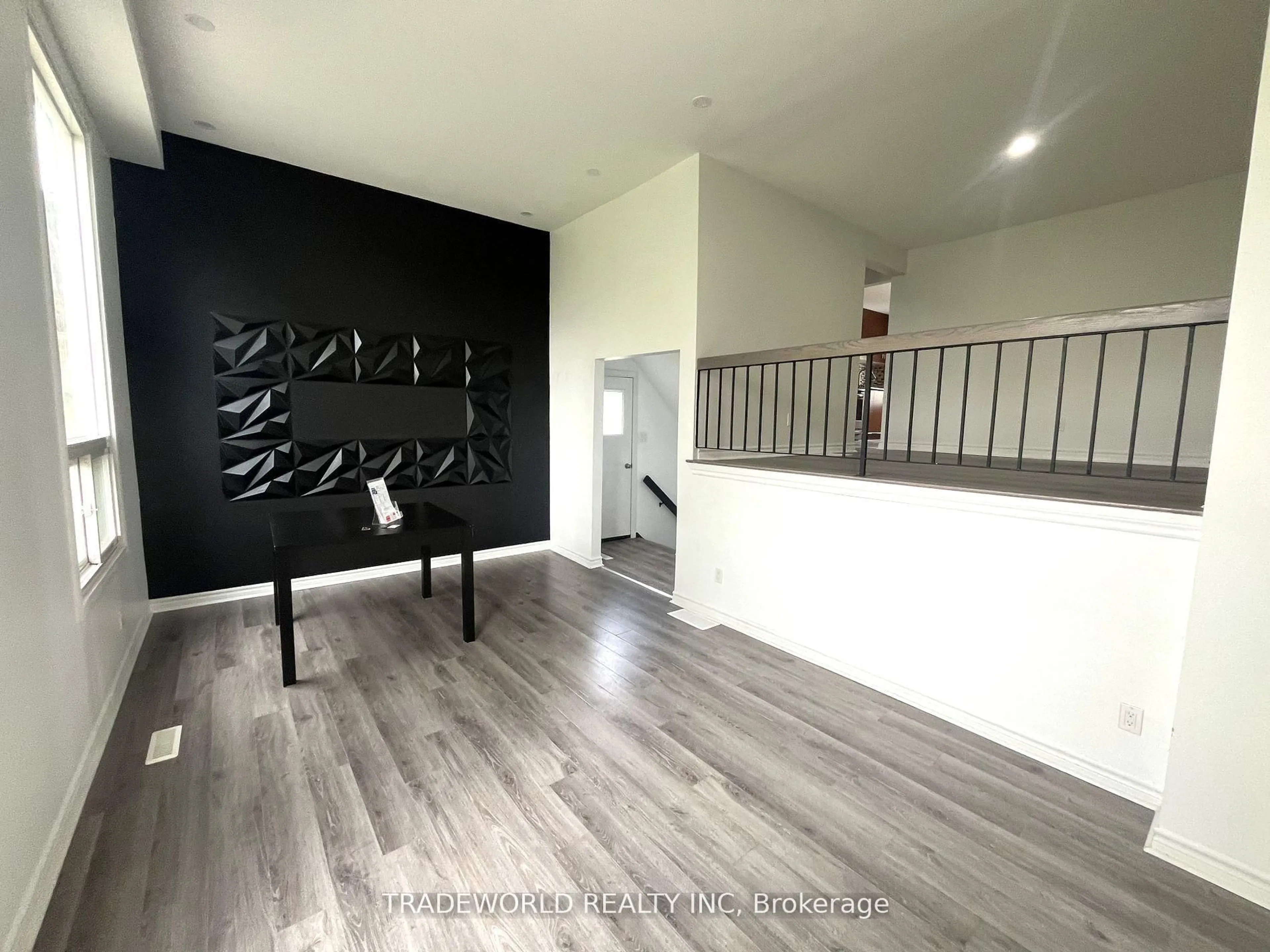 Indoor foyer for 7465 Bybrook Dr, Mississauga Ontario L4T 3R3
