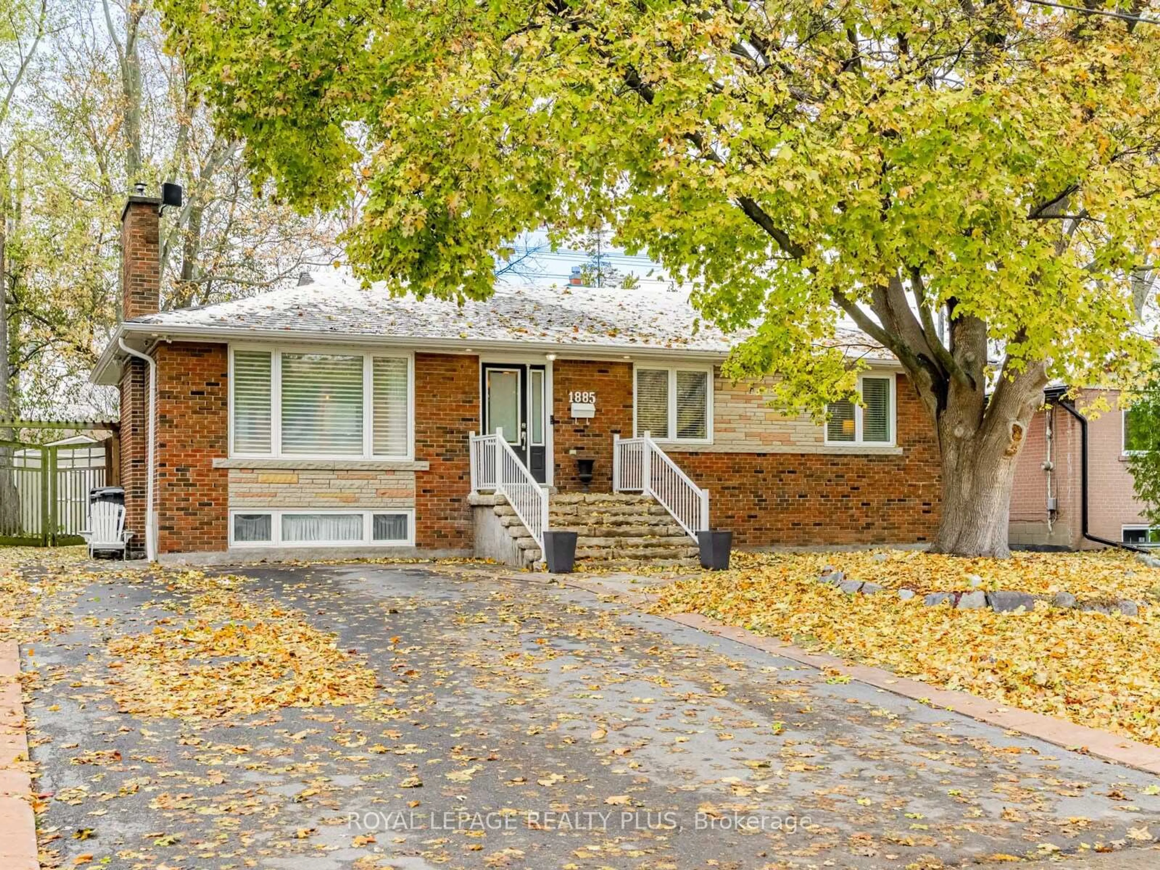 Home with brick exterior material, street for 1885 Hindhead Rd, Mississauga Ontario L5J 1N4