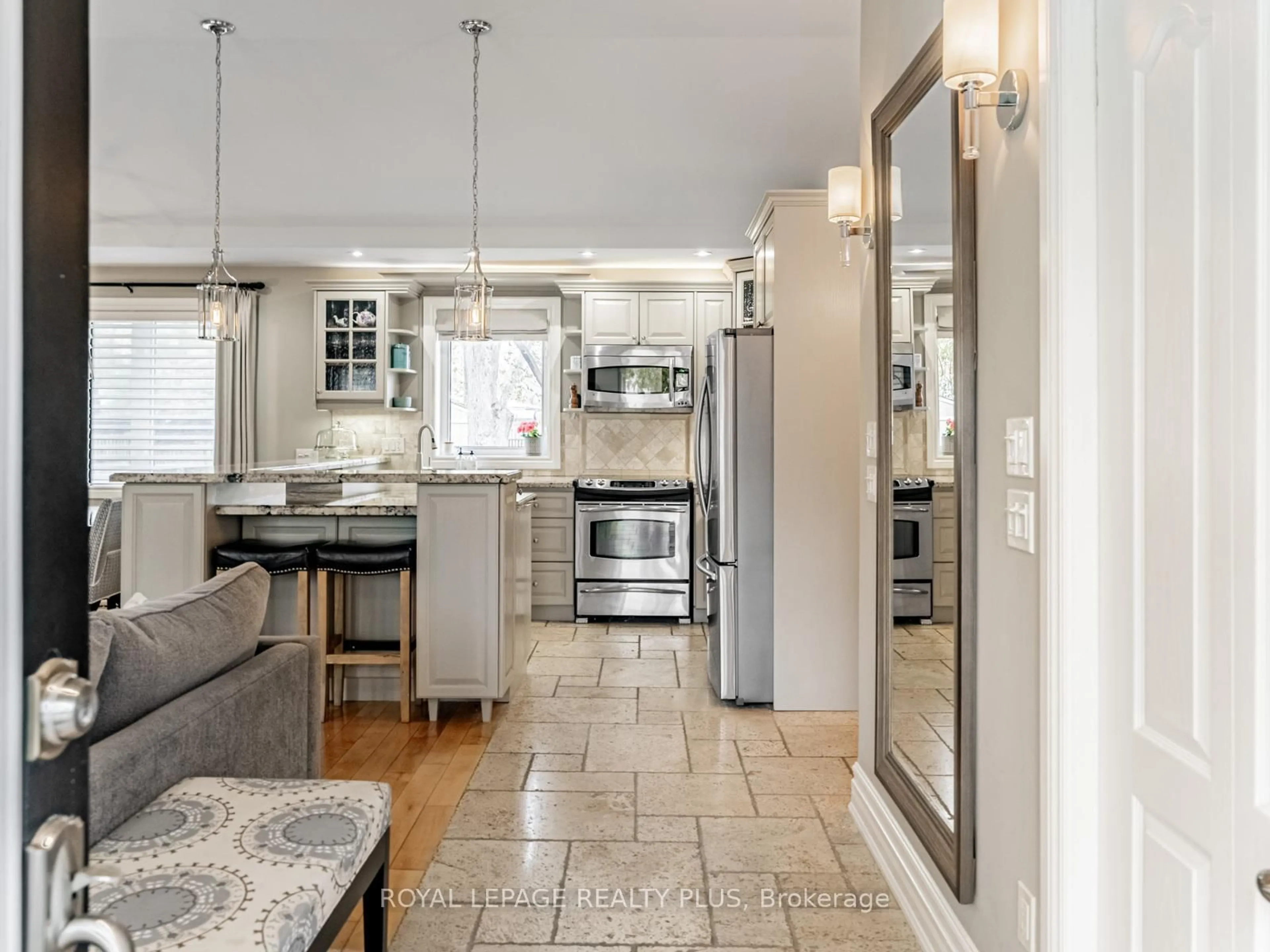 Open concept kitchen, ceramic/tile floor for 1885 Hindhead Rd, Mississauga Ontario L5J 1N4