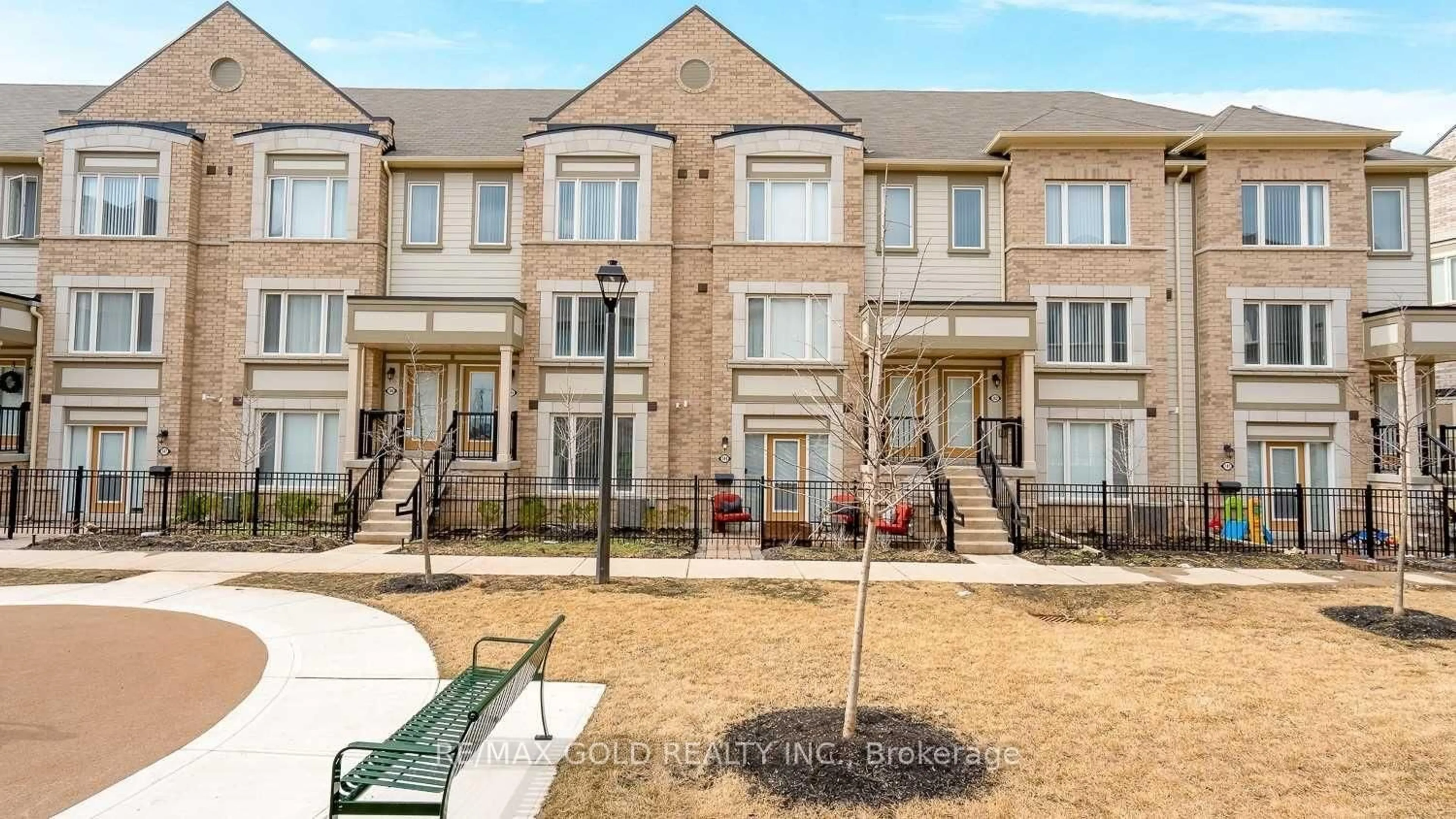 A pic from outside/outdoor area/front of a property/back of a property/a pic from drone, street for 1 Beckenrose Crt #144, Brampton Ontario L6Y 6G2