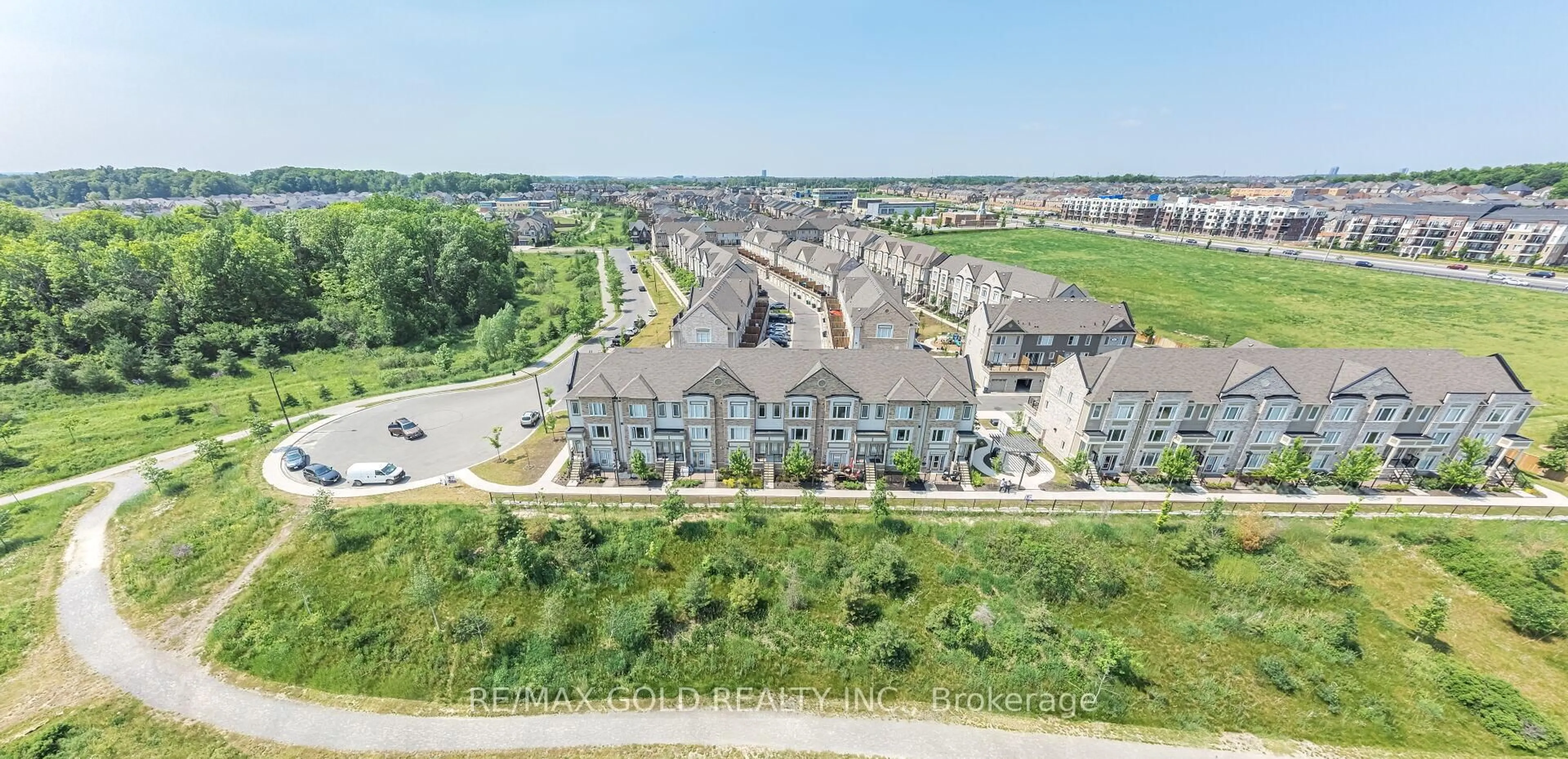 A pic from outside/outdoor area/front of a property/back of a property/a pic from drone, street for 1 Beckenrose Crt #144, Brampton Ontario L6Y 6G2