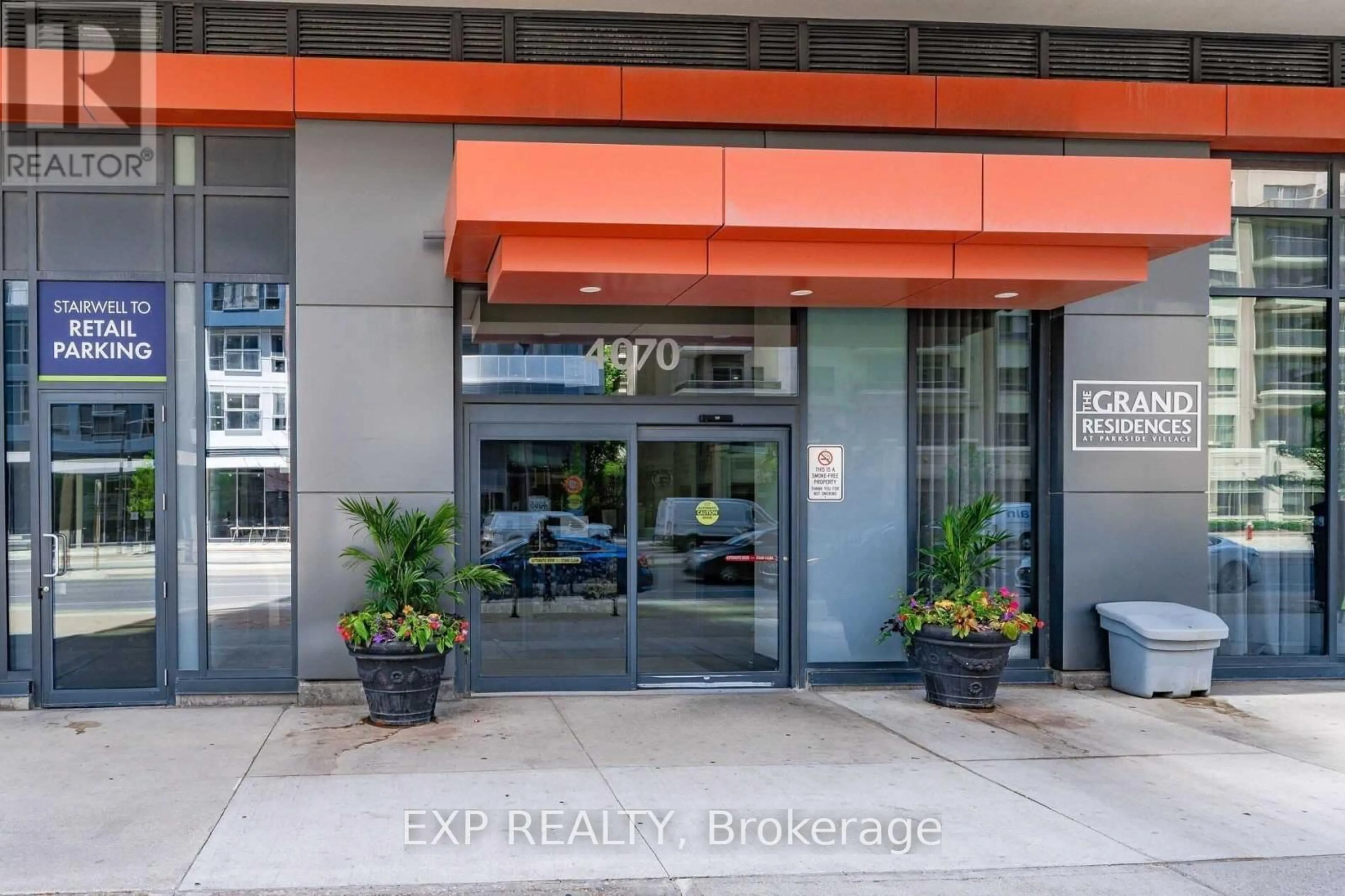 Indoor entryway for 4070 Confederation Pkwy, Mississauga Ontario L5B 0E6