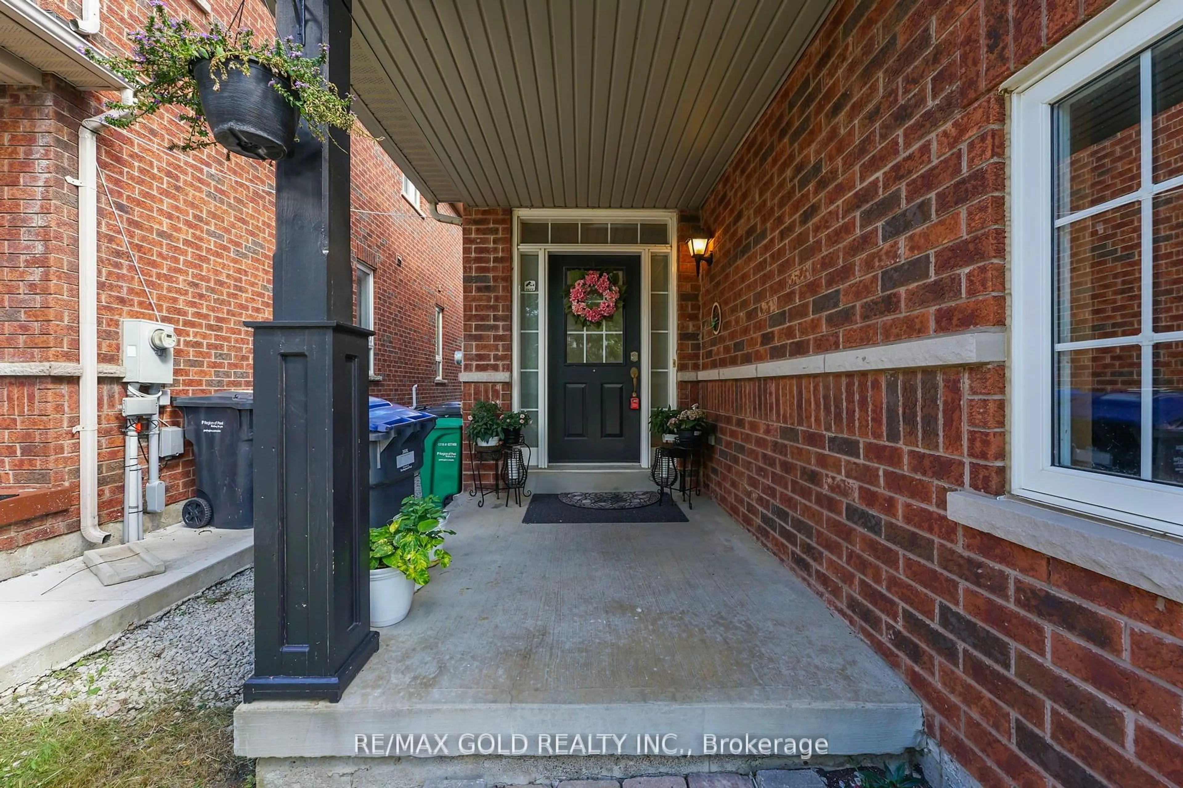 Indoor entryway for 22 Nathaniel Cres, Brampton Ontario L6Y 5M5