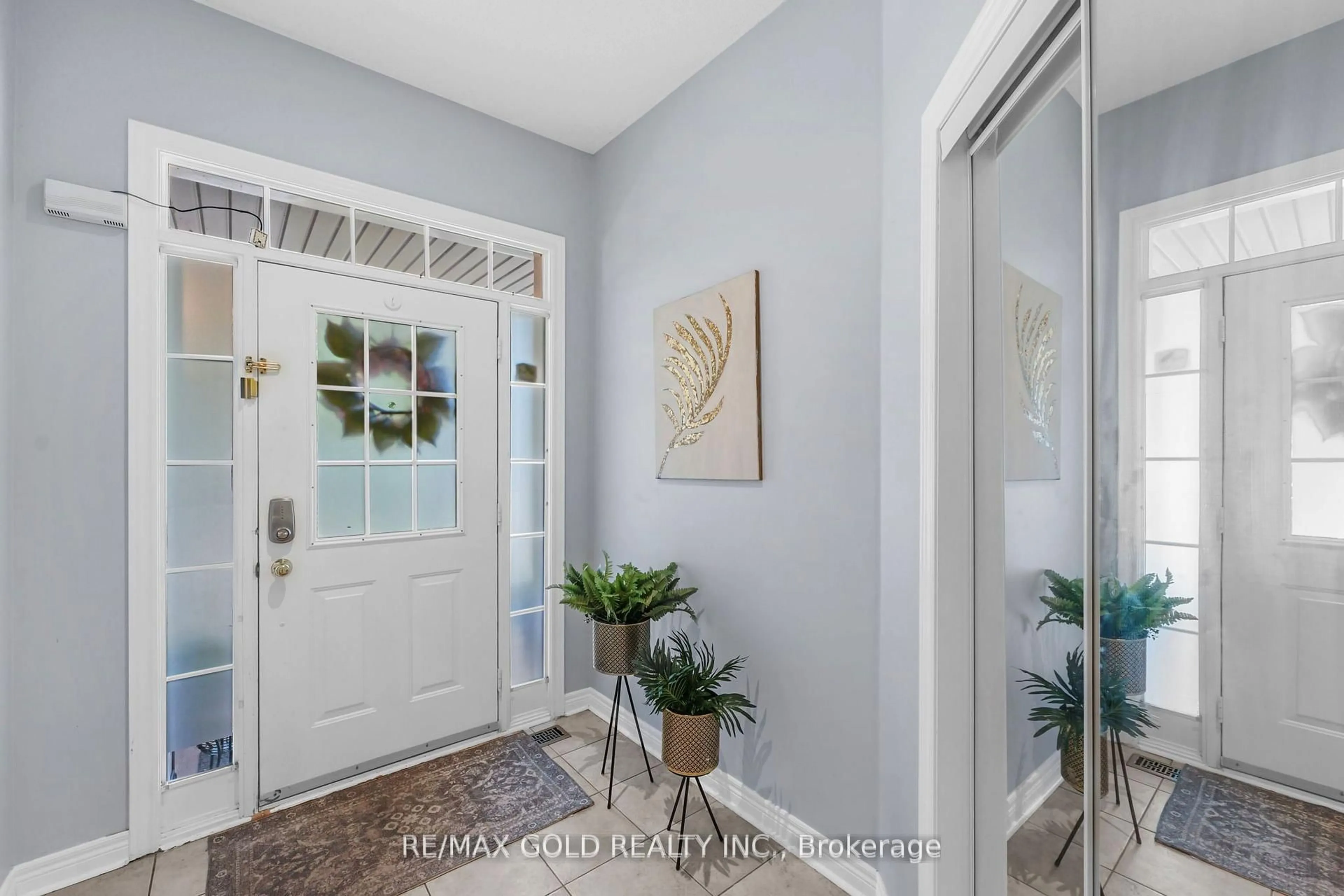 Indoor entryway for 22 Nathaniel Cres, Brampton Ontario L6Y 5M5