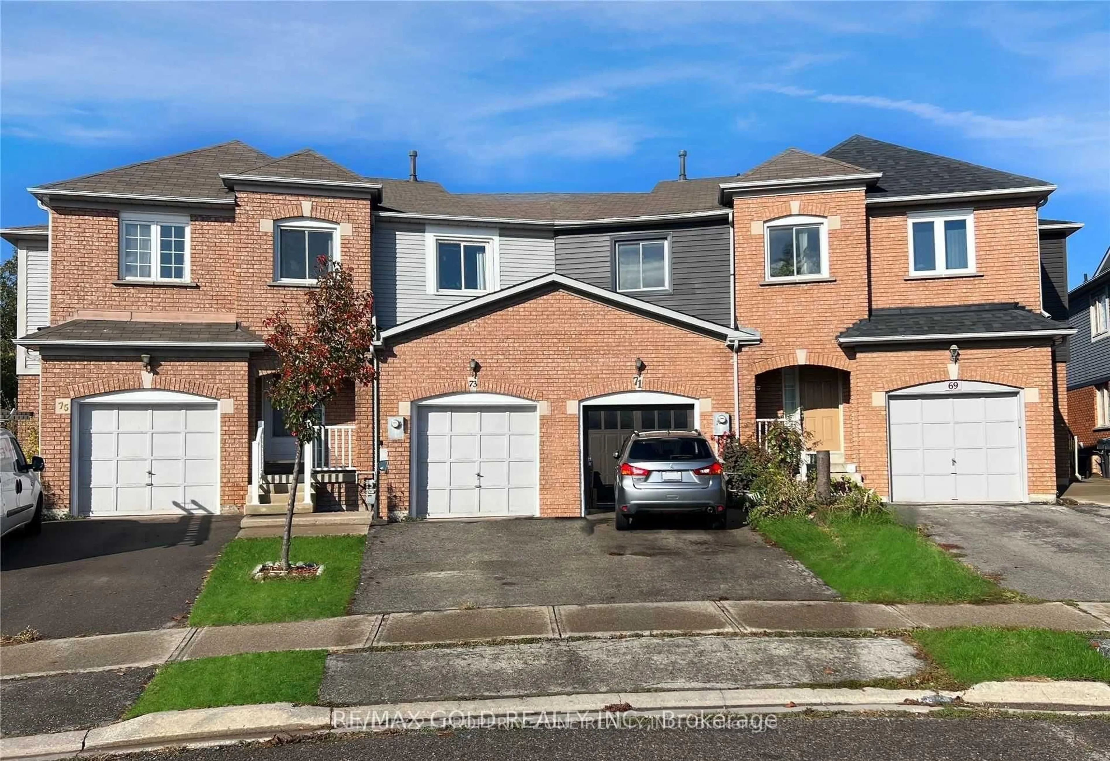 A pic from outside/outdoor area/front of a property/back of a property/a pic from drone, street for 73 Chipmunk Cres, Brampton Ontario L6R 1B4