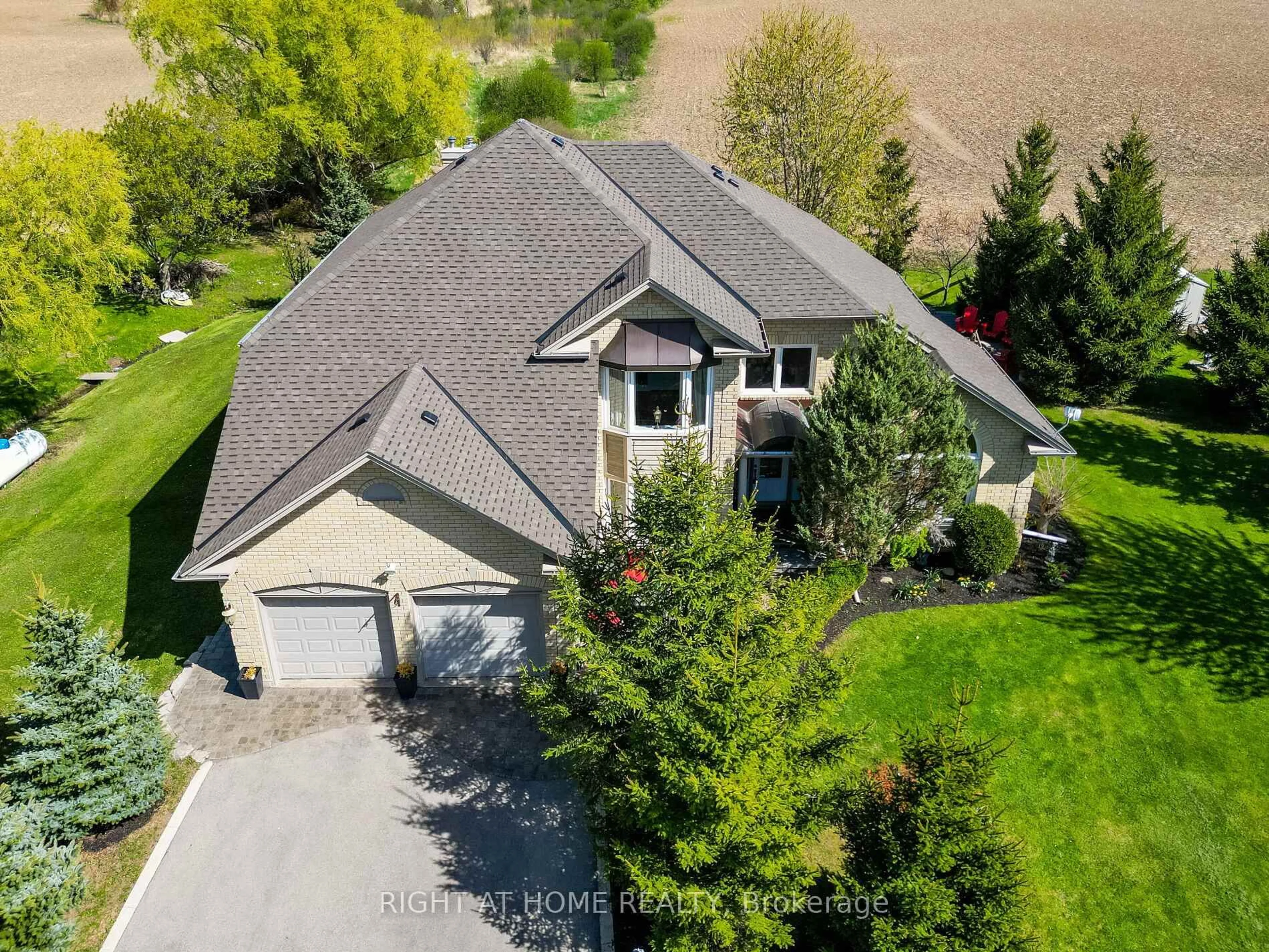 A pic from outside/outdoor area/front of a property/back of a property/a pic from drone, street for 13250 Tenth Sdrd, Halton Hills Ontario L7G 4S5