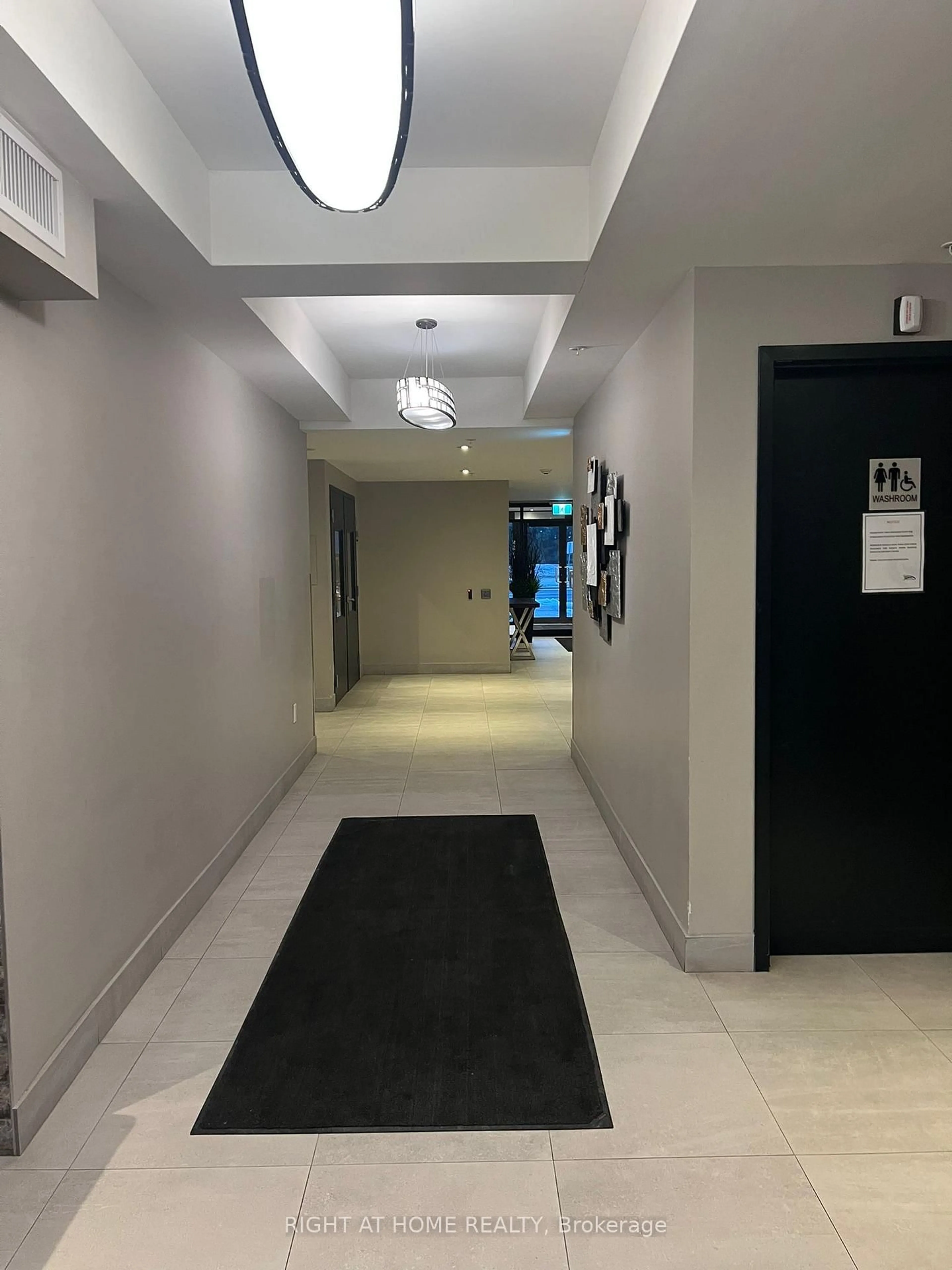 Indoor foyer for 610 Farmstead Dr #407, Milton Ontario L9T 8X5