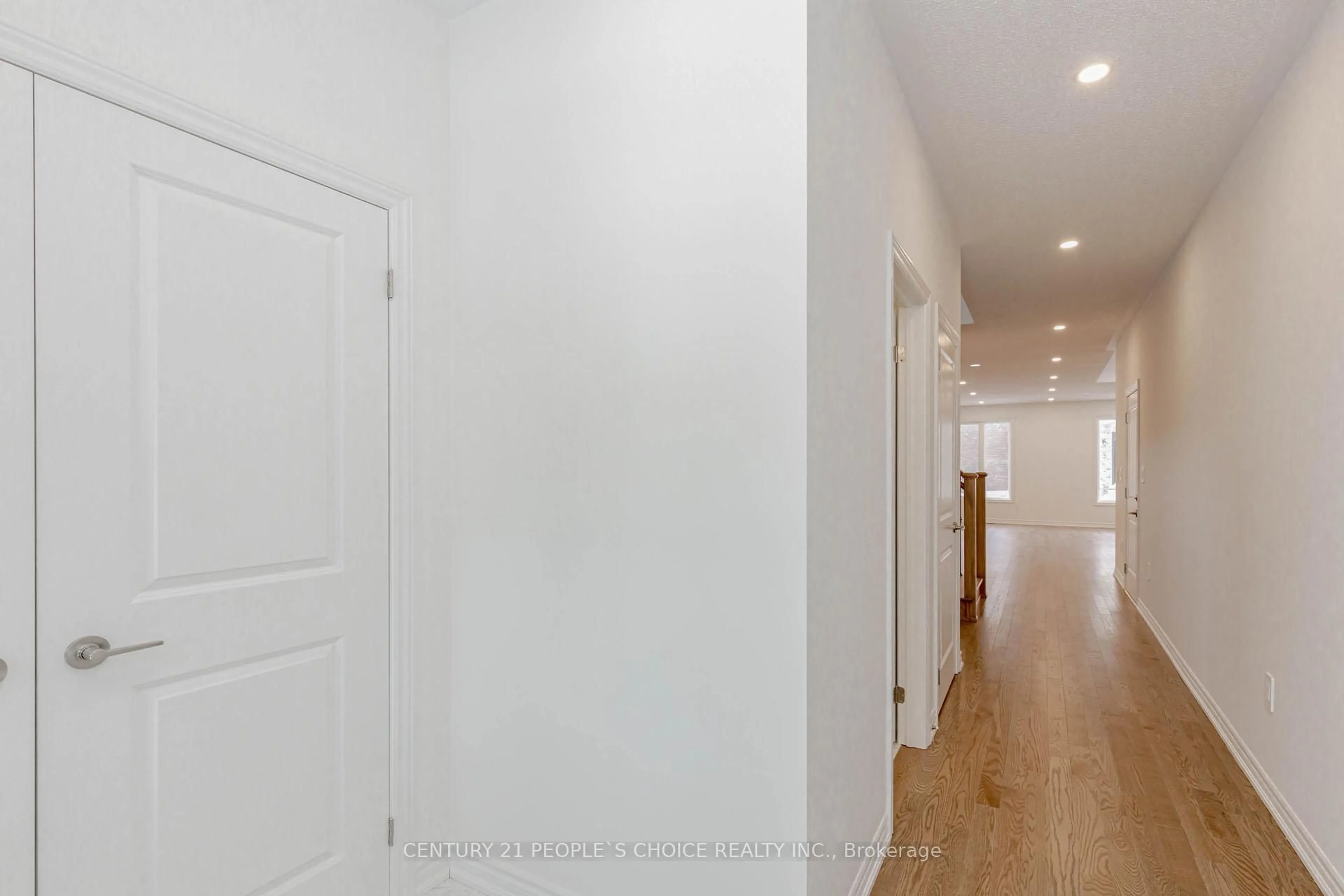 Indoor entryway for 1480 Savoline Blvd, Milton Ontario L9E 2E9