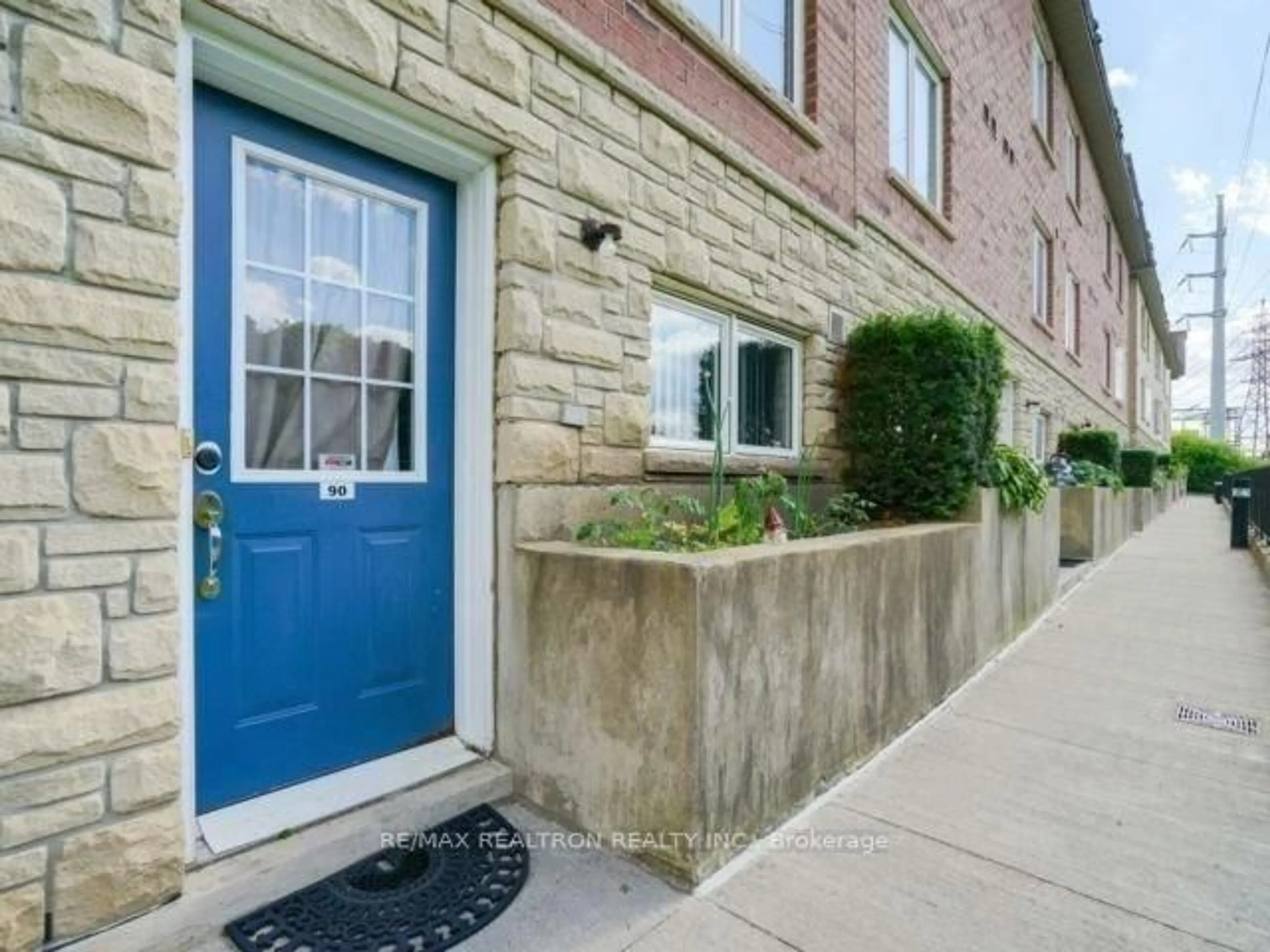 Unknown for 65 Turntable Cres #90, Toronto Ontario M6H 4K8