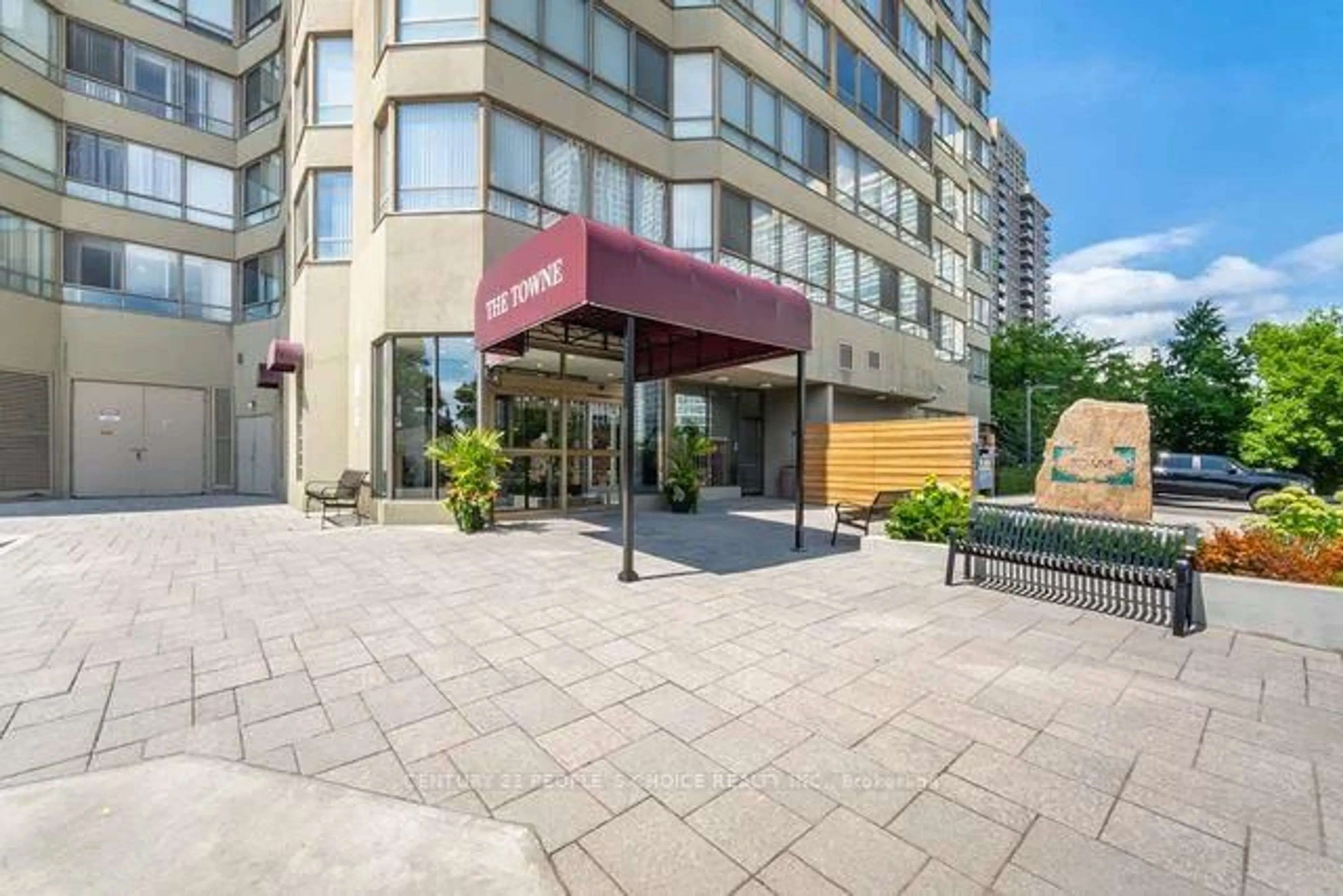 Patio, street for 3605 Kariya Dr #1603, Mississauga Ontario L5B 3J4