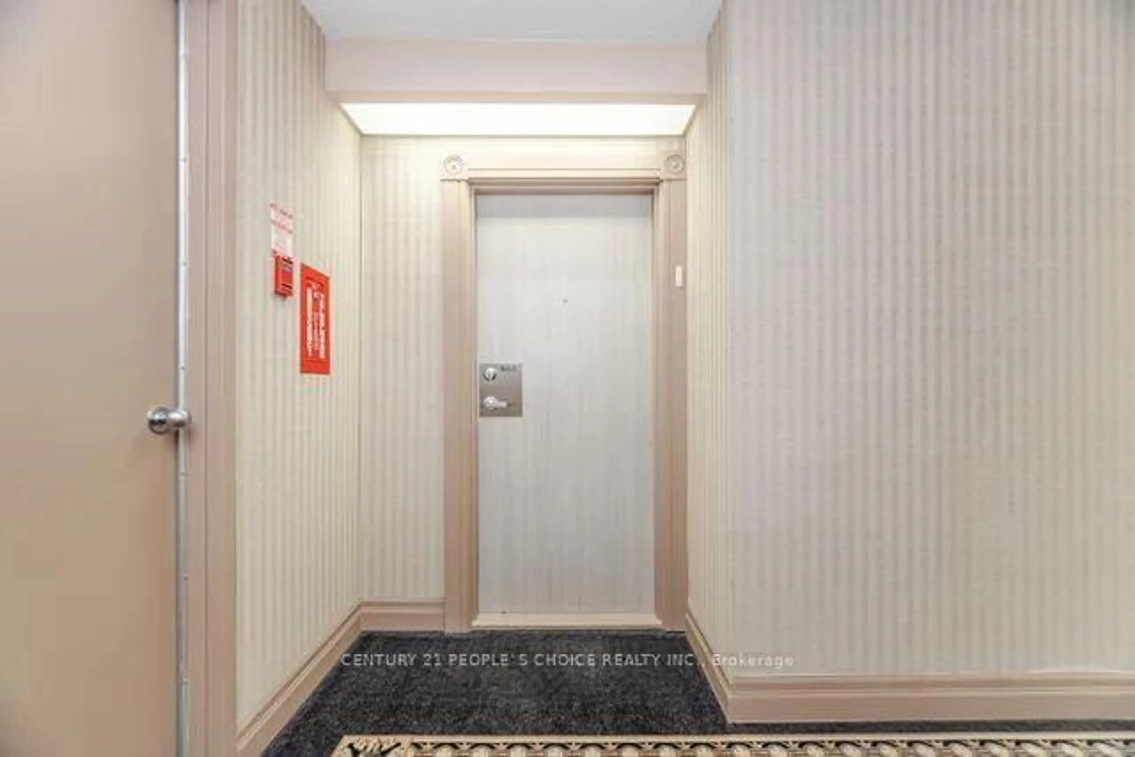 Indoor foyer for 3605 Kariya Dr #1603, Mississauga Ontario L5B 3J4