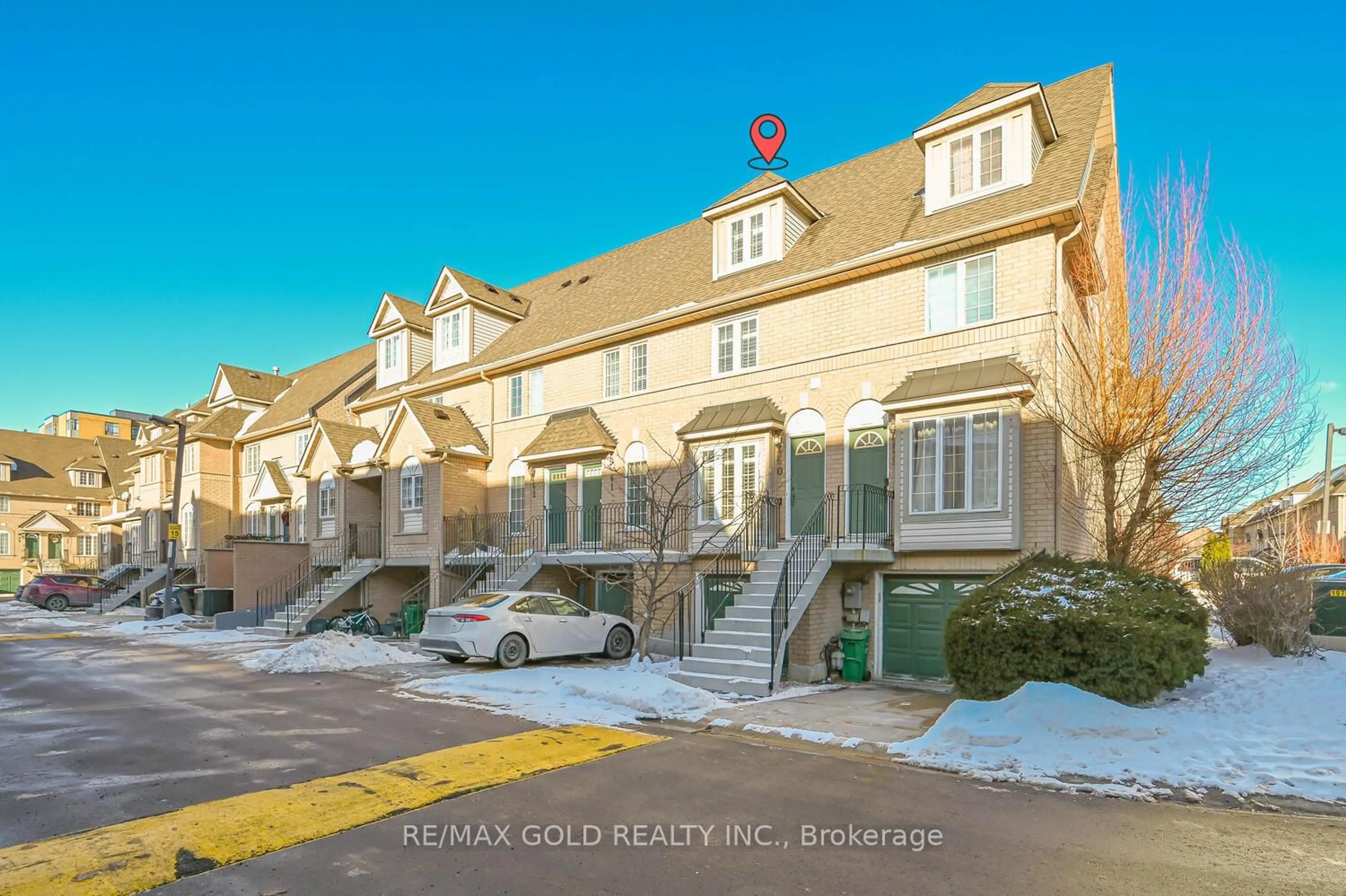 A pic from outside/outdoor area/front of a property/back of a property/a pic from drone, street for 80 Strathaven Dr #60, Mississauga Ontario L5R 3V9