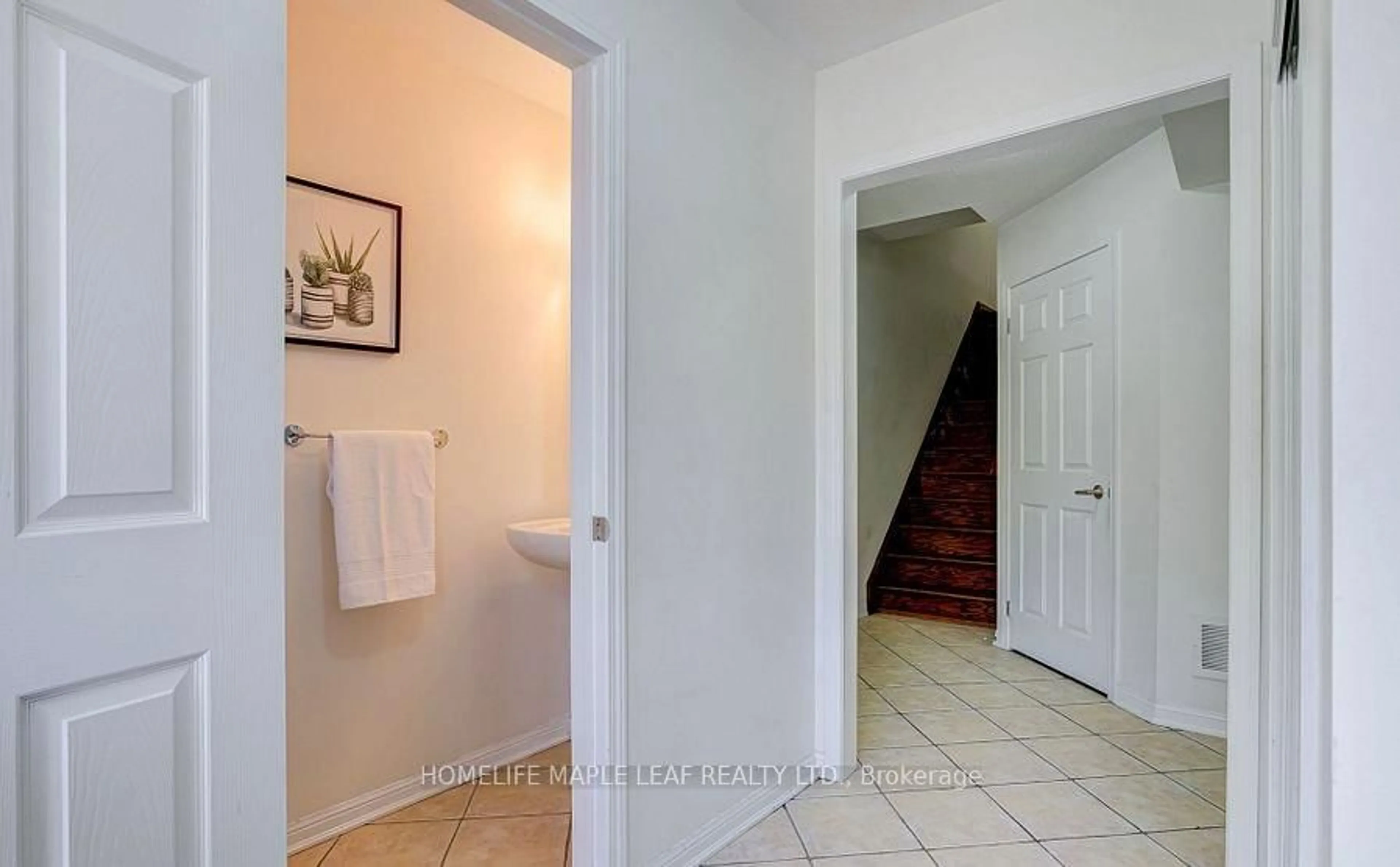 Indoor entryway for 561 Speyer Circ, Milton Ontario L9T 0Y1