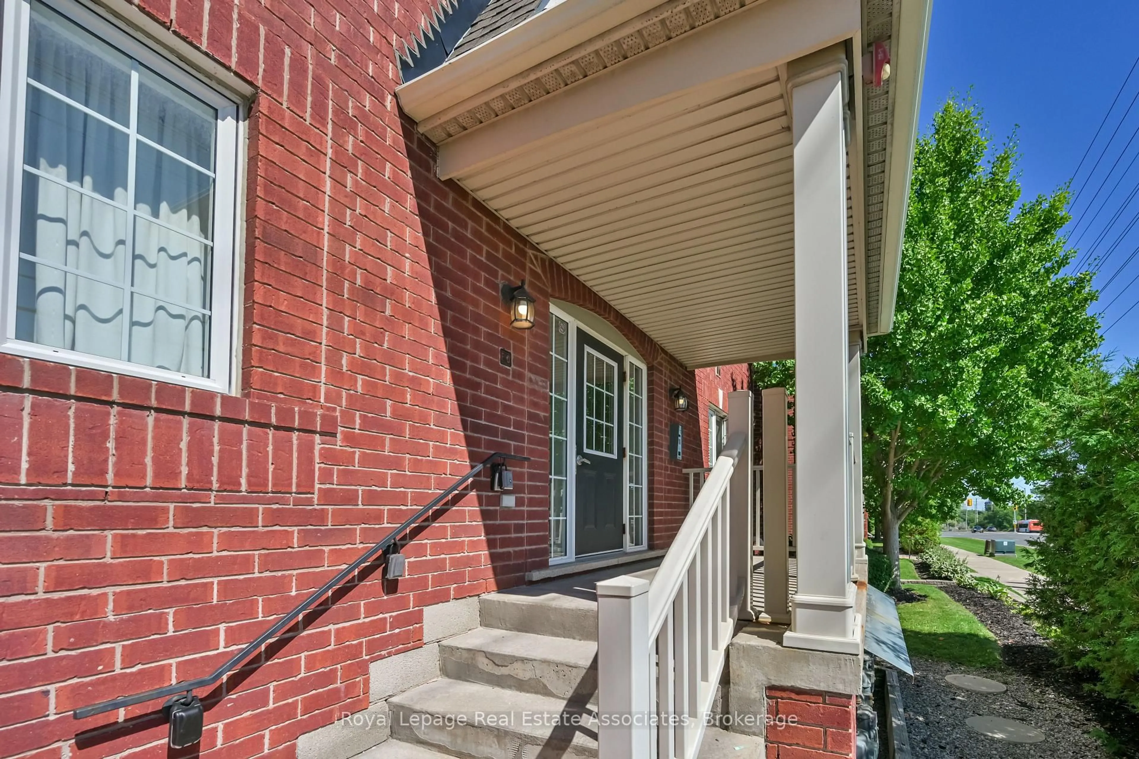 Unknown for 575 Dundas St #3, Mississauga Ontario L5B 0B2