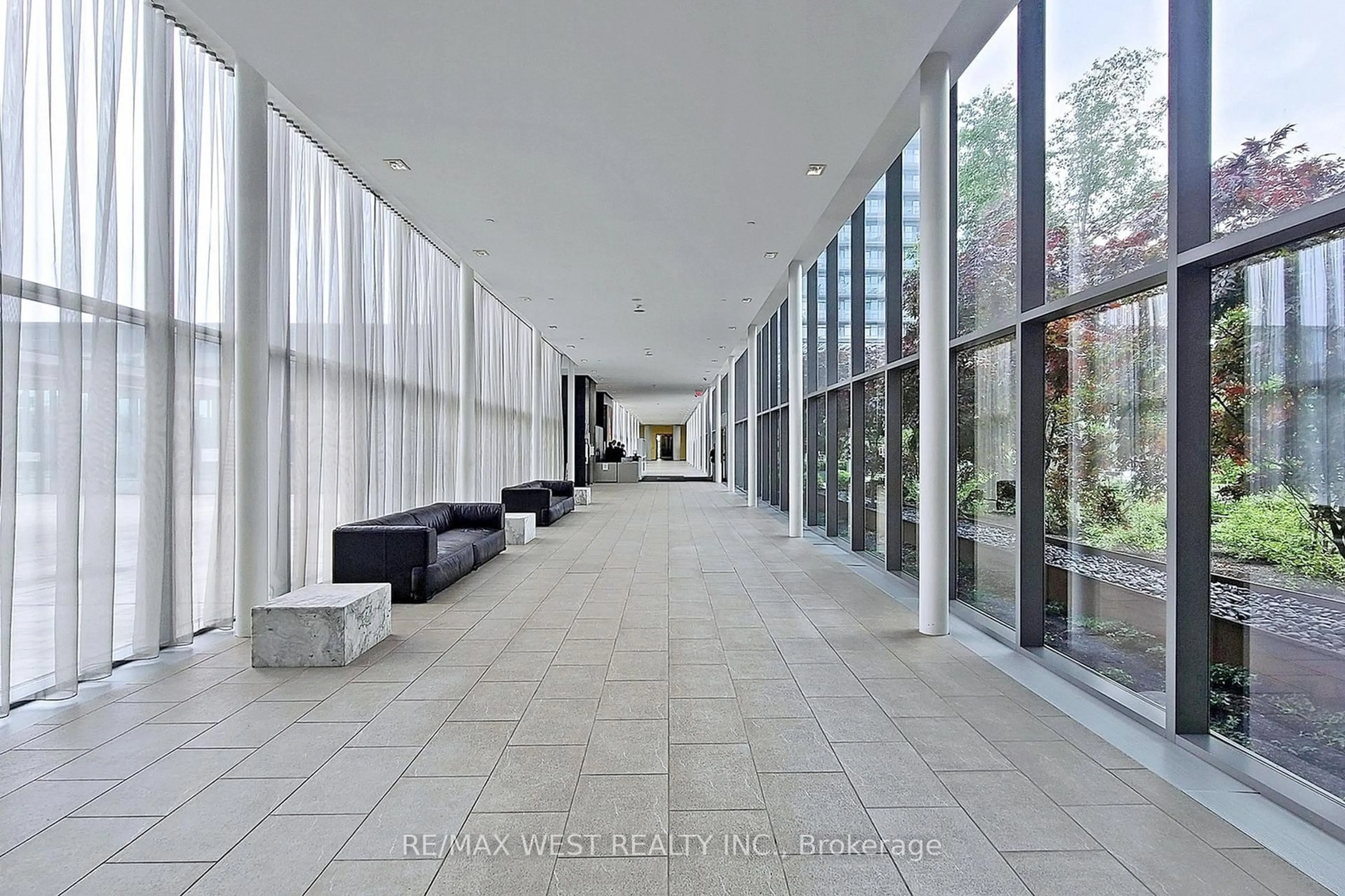 Indoor foyer for 103 The Queensway #813, Toronto Ontario M6S 5B3