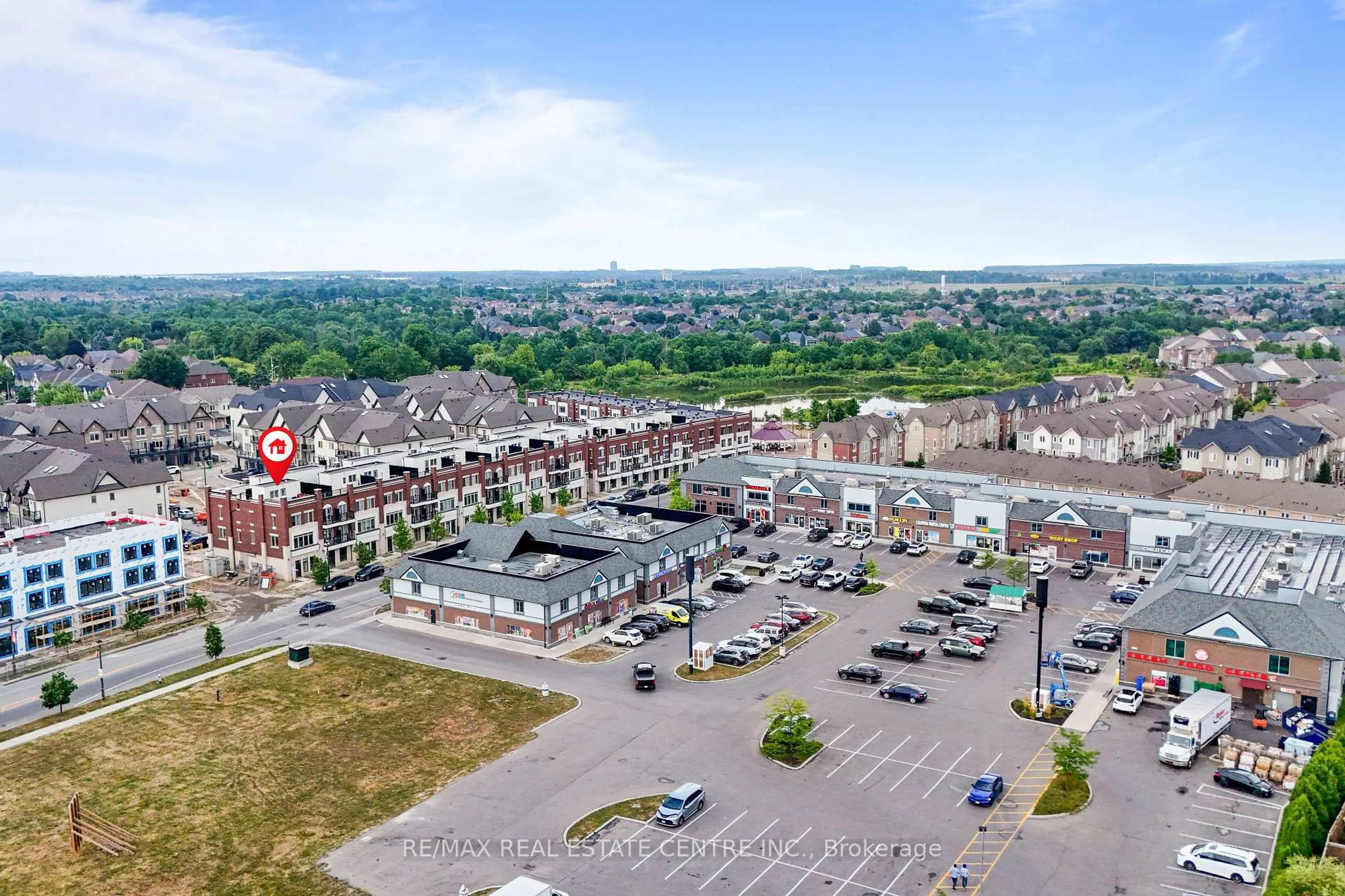 A pic from outside/outdoor area/front of a property/back of a property/a pic from drone, street for 405 Dougall Ave, Caledon Ontario L7C 4L5