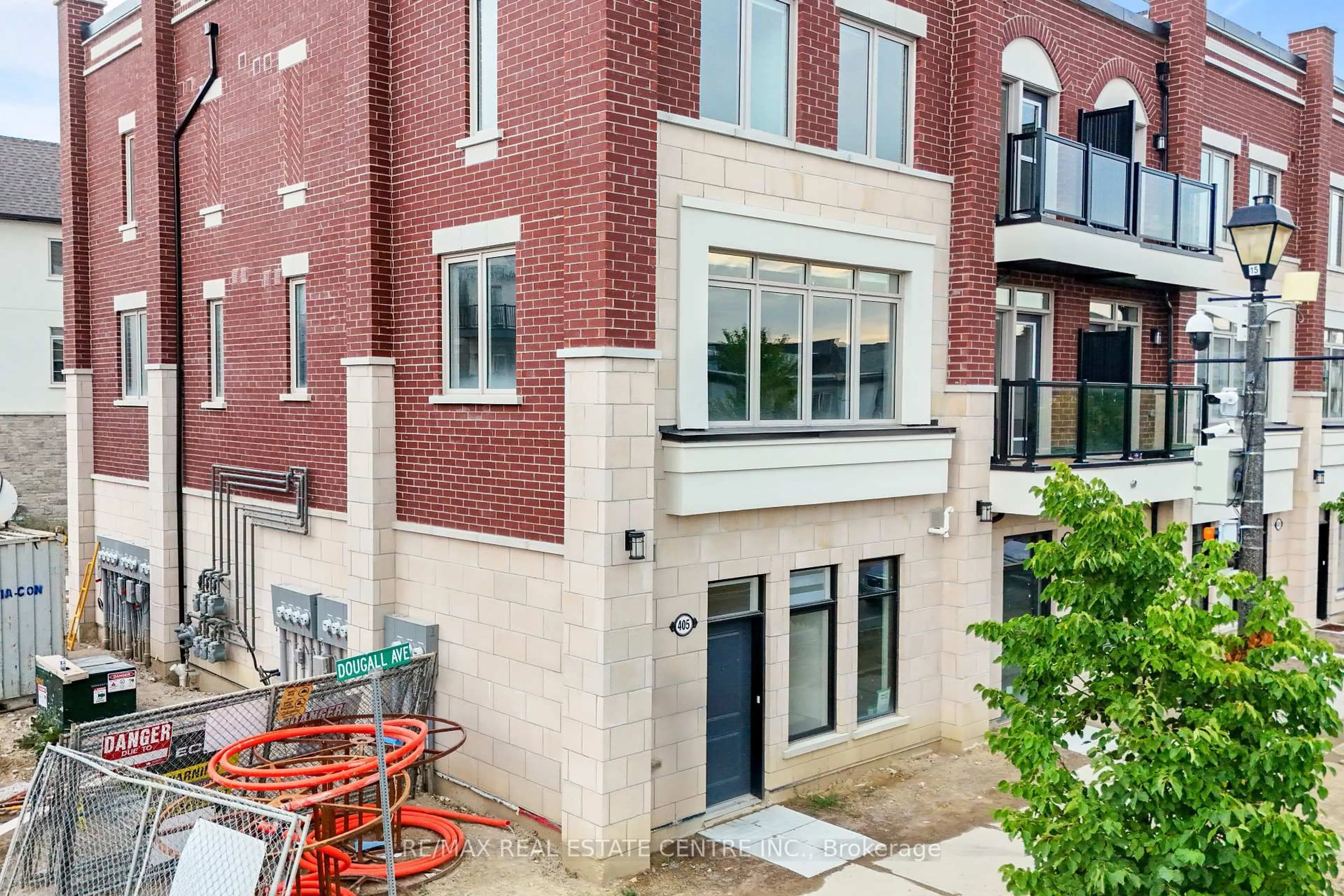 Home with brick exterior material, street for 405 Dougall Ave, Caledon Ontario L7C 4L5