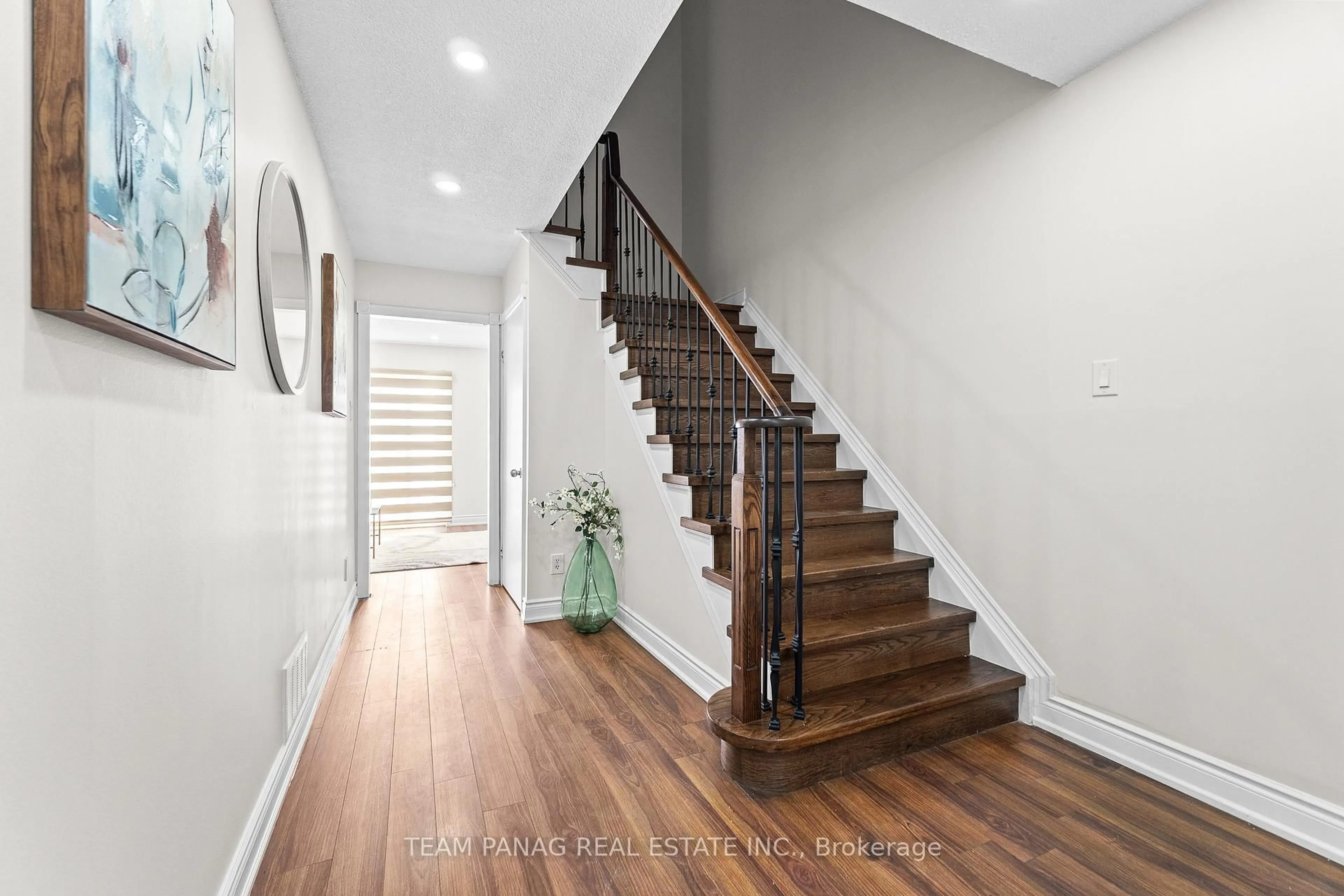 Indoor entryway for 87 Tulip Dr, Brampton Ontario L6Y 3W9