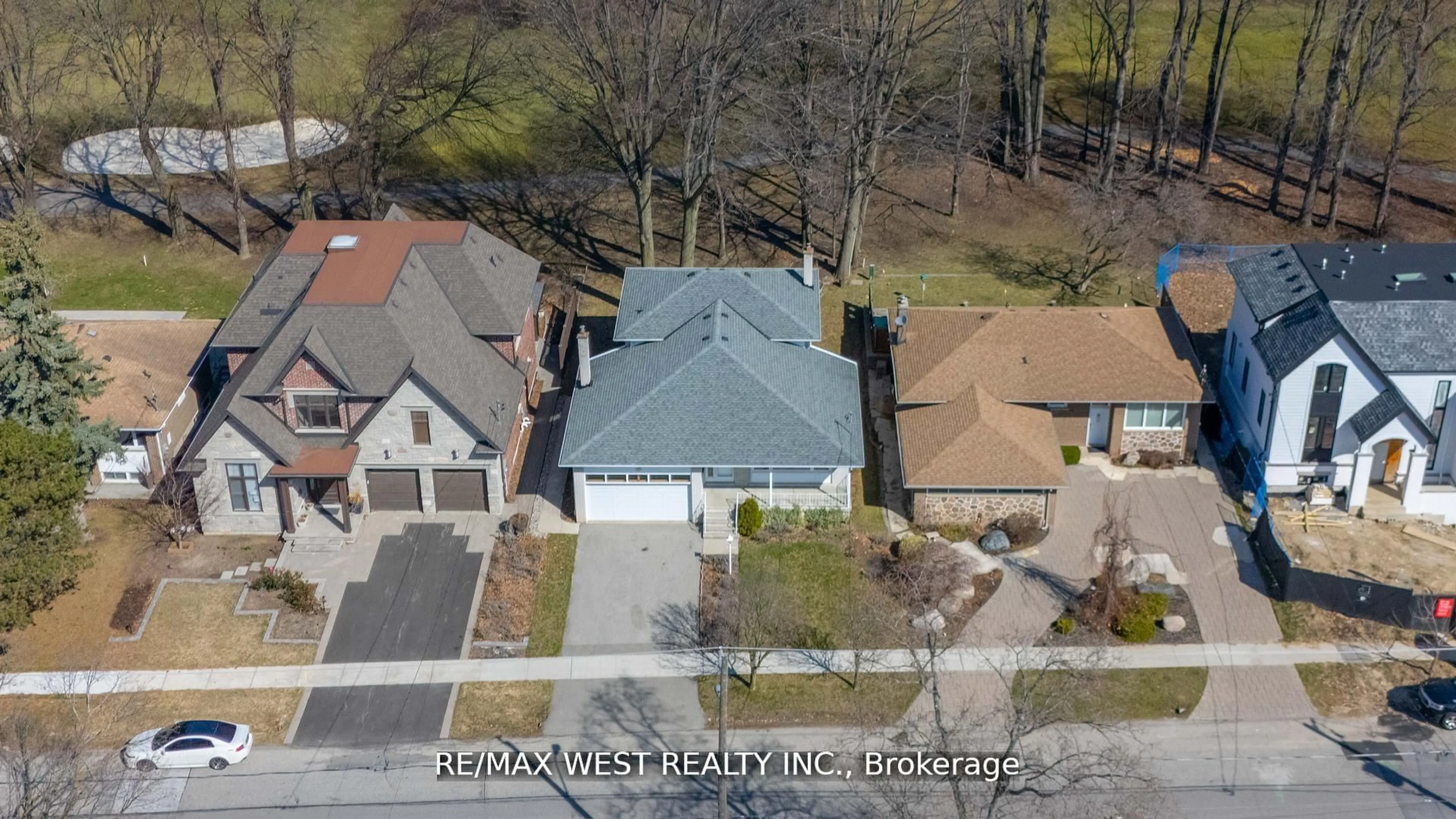 A pic from outside/outdoor area/front of a property/back of a property/a pic from drone, street for 28 Braywin Dr, Toronto Ontario M9P 2P1