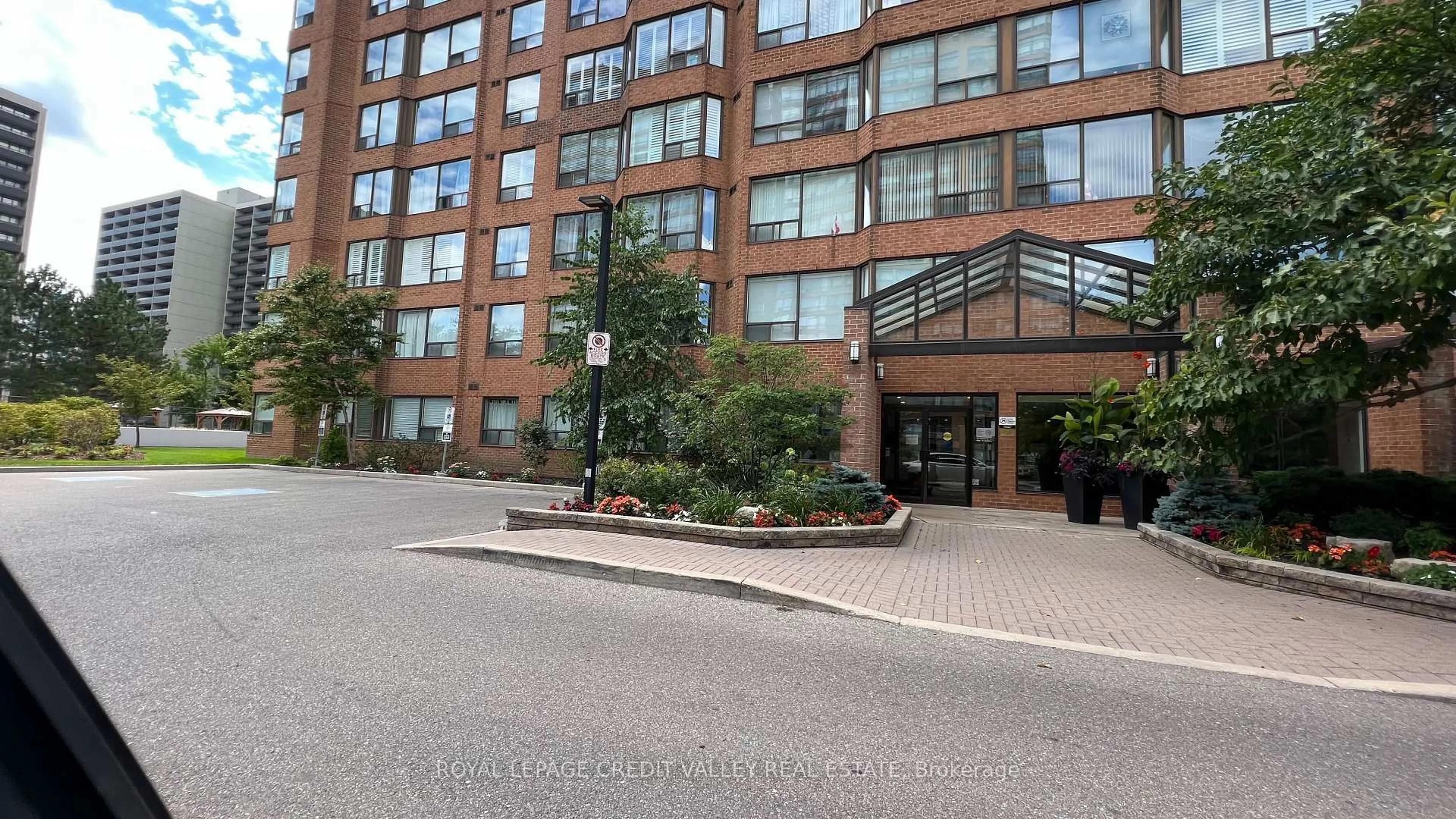 Unknown for 1270 MAPLE CROSSING Blvd #704, Burlington Ontario L7S 2J3