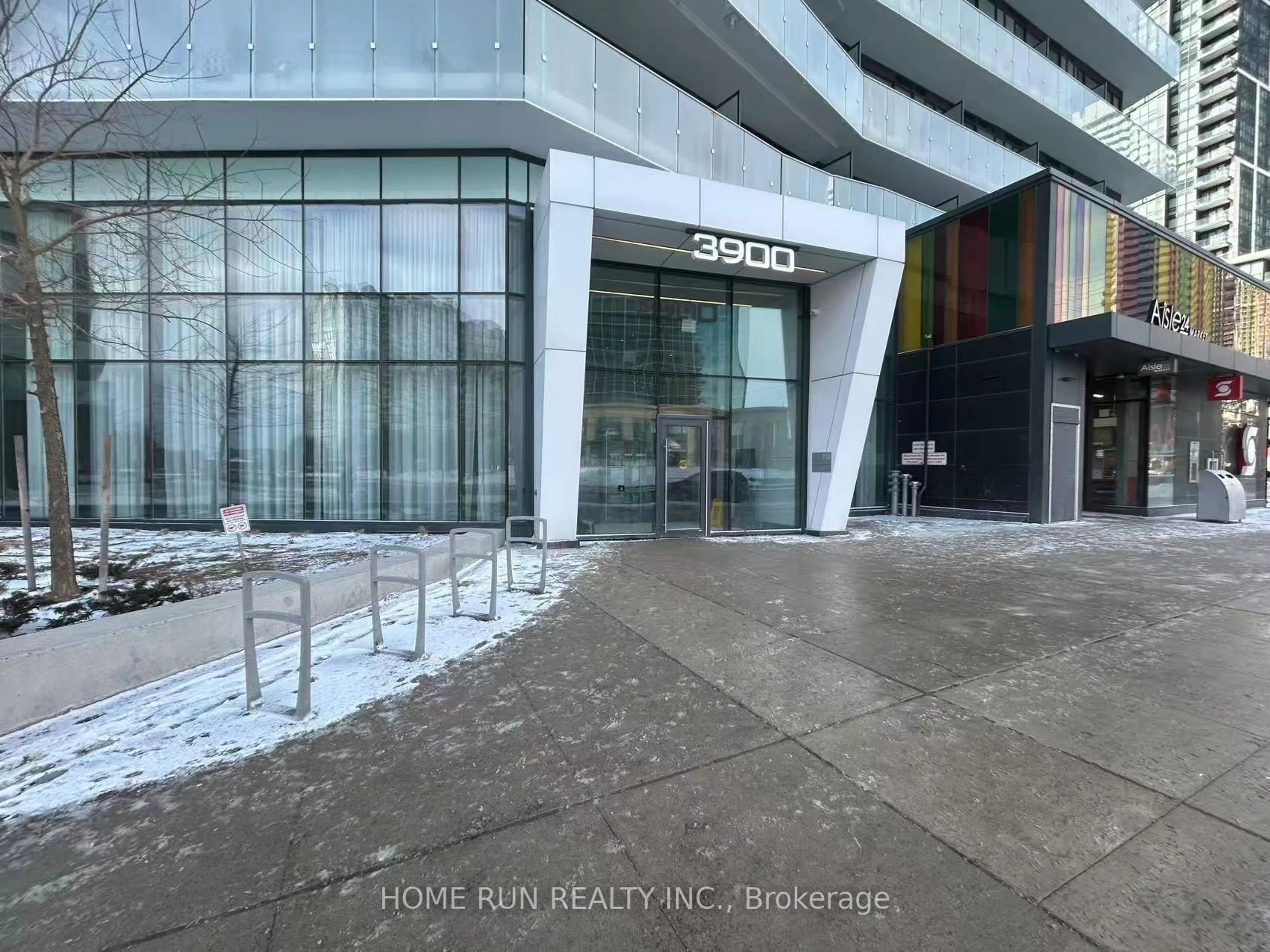 Indoor foyer for 3900 Confederation Pkwy #1903, Mississauga Ontario L5B 0M3