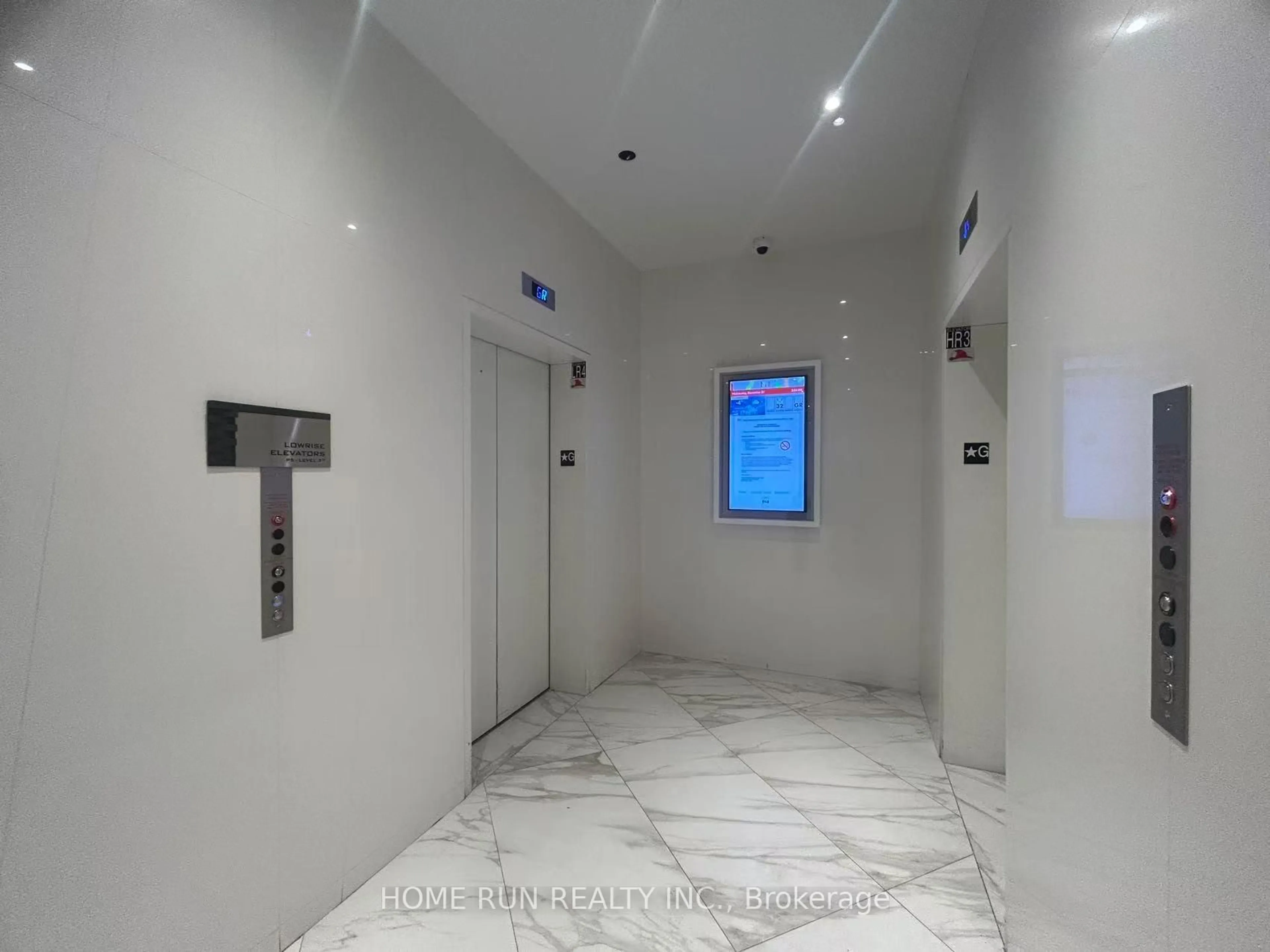 Indoor foyer for 3900 Confederation Pkwy #1903, Mississauga Ontario L5B 0M3