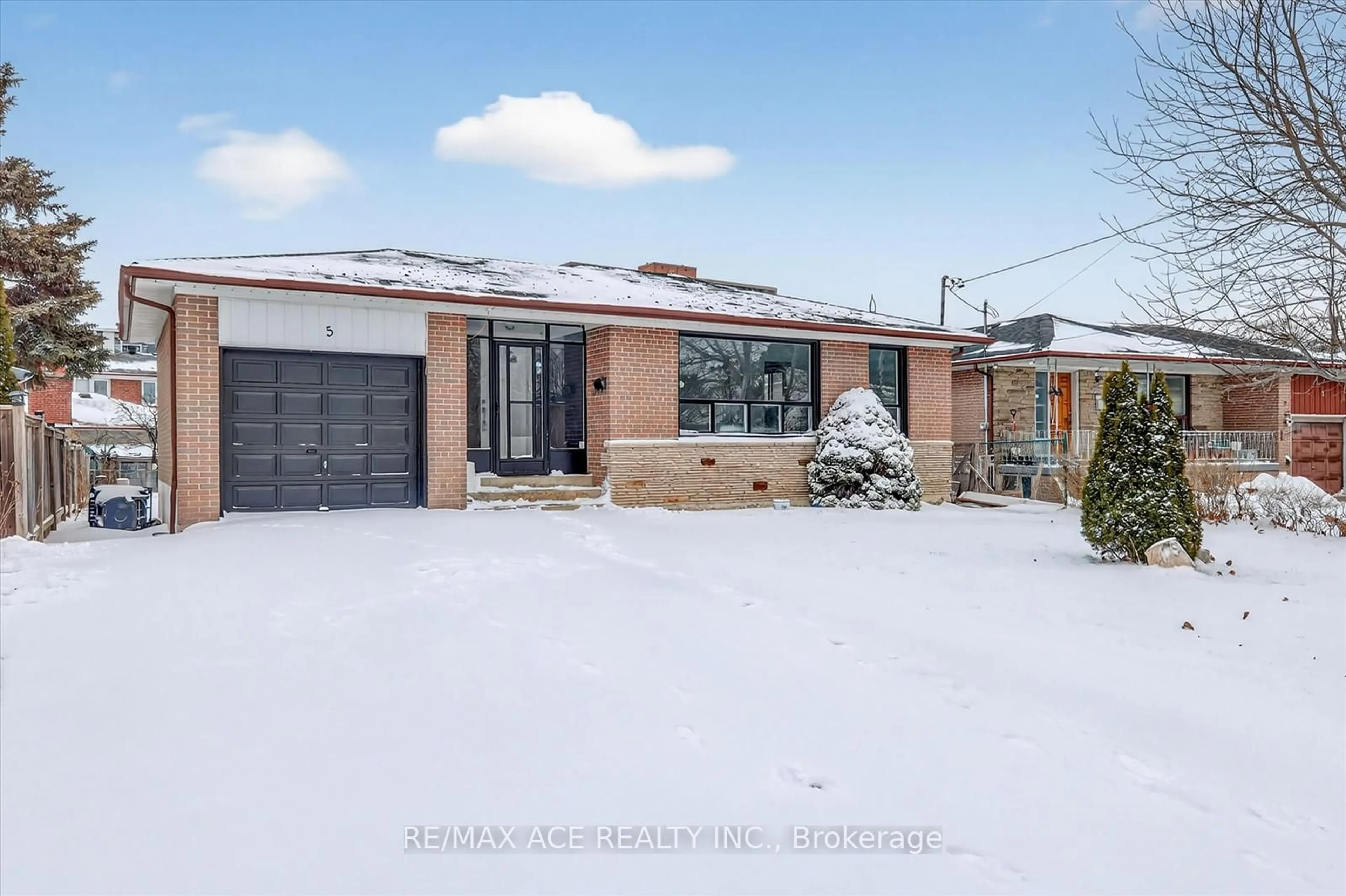 A pic from outside/outdoor area/front of a property/back of a property/a pic from drone, street for 5 Forge Dr, Toronto Ontario M3N 2R2