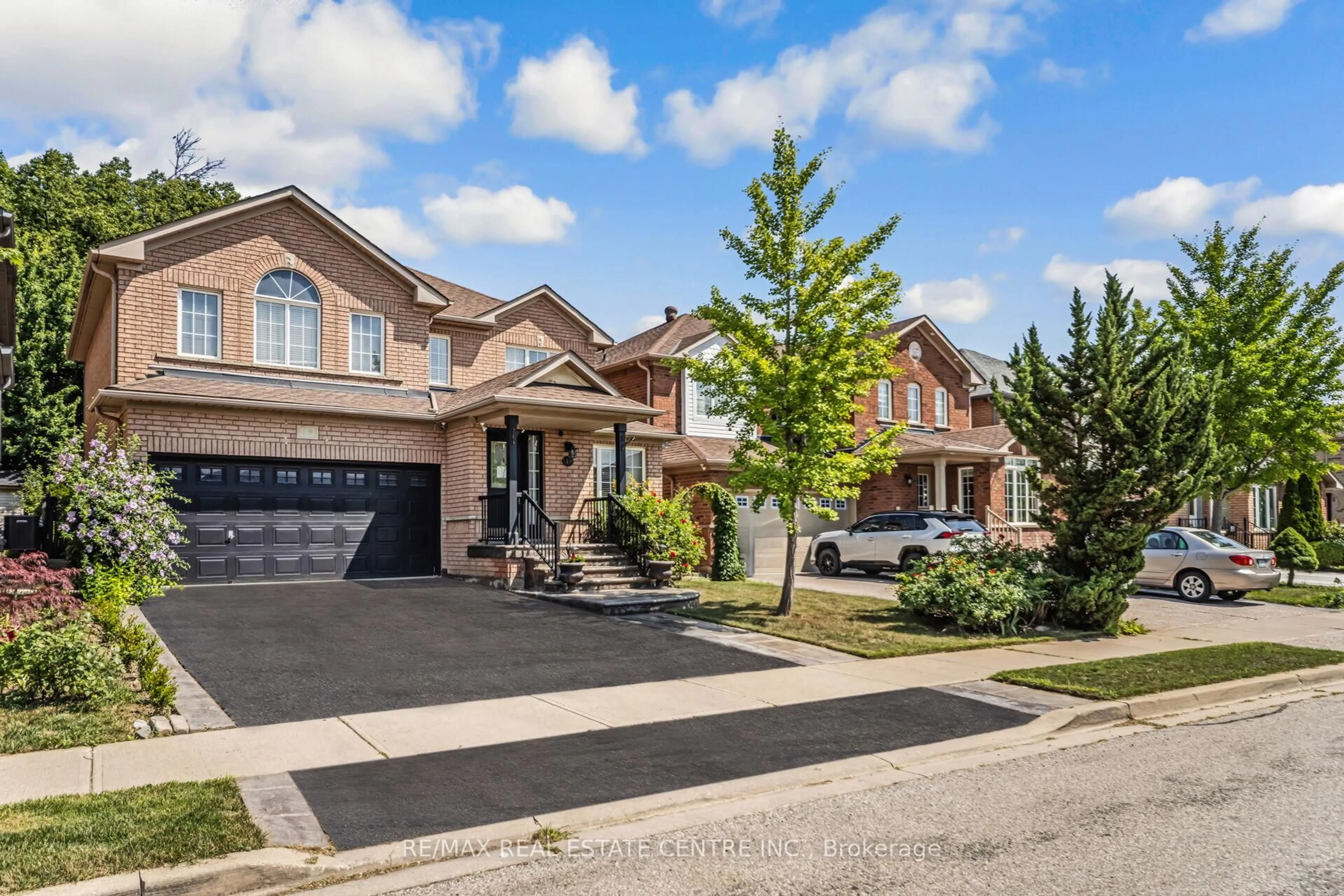 Home with brick exterior material, street for 19 Hollowgrove Blvd, Brampton Ontario L6P 1B1