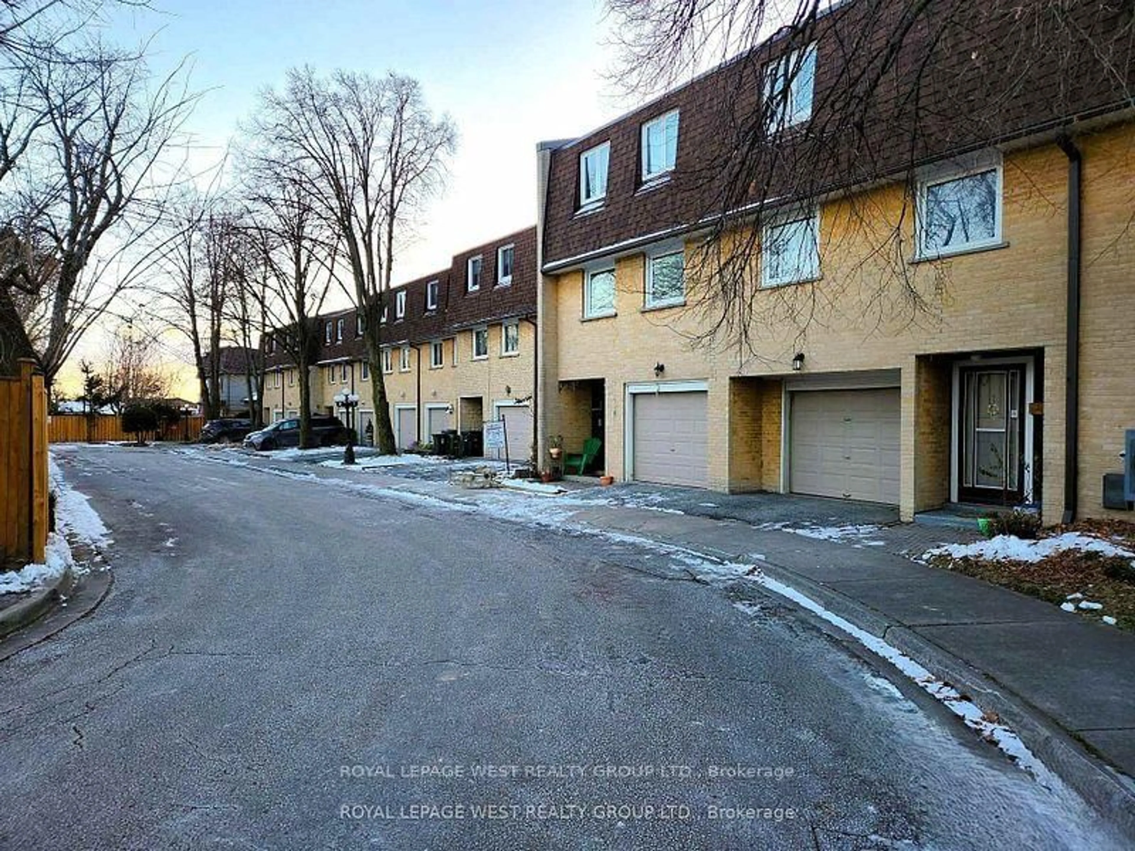 Unknown for 92 Twenty Ninth St #3, Toronto Ontario M8W 3B2